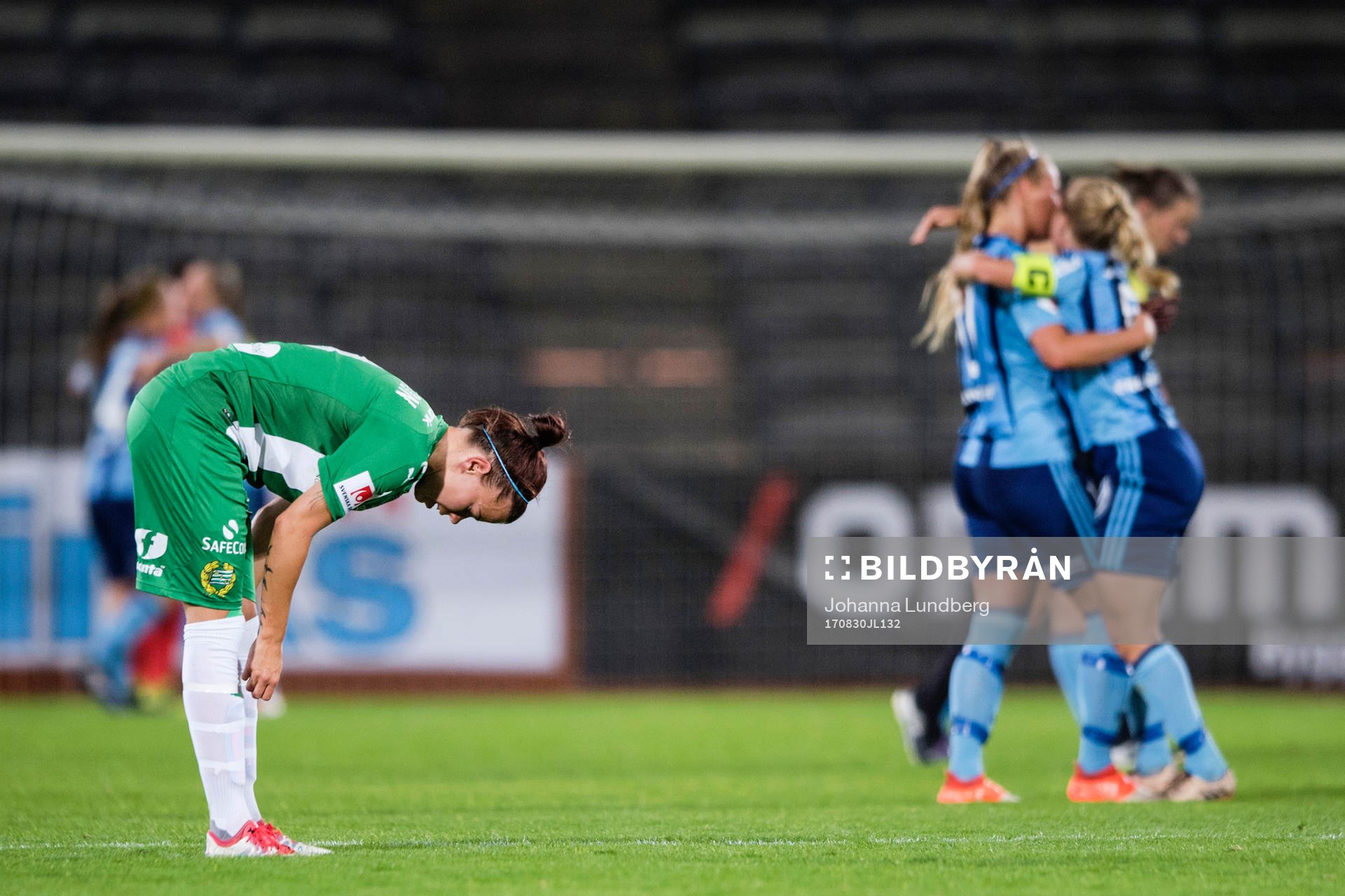 Hammarbys Amanda Johansson deppar medan Djurgårdens