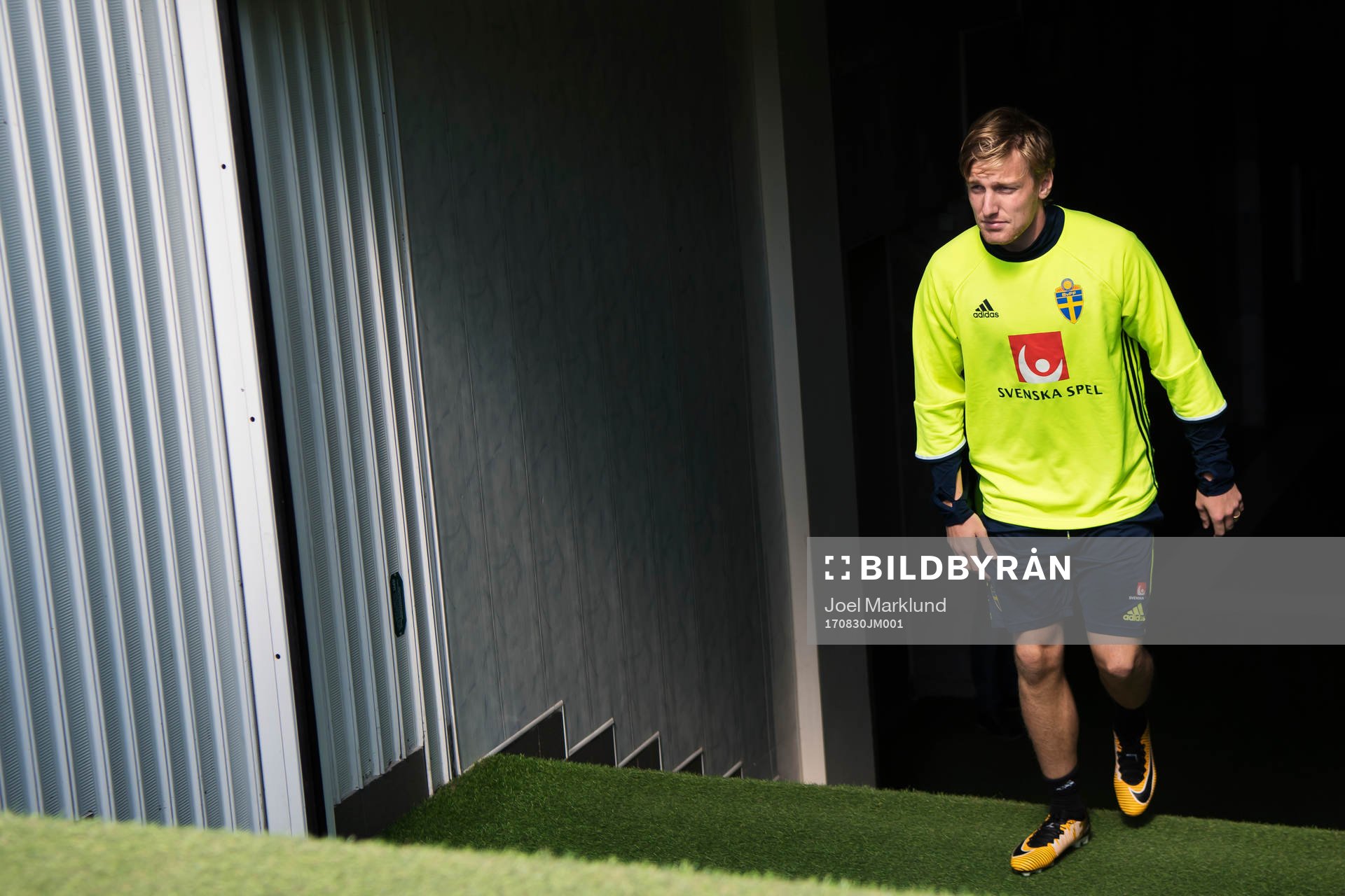 Emil Forsberg på väg ut till Sveriges fotbollslandslags