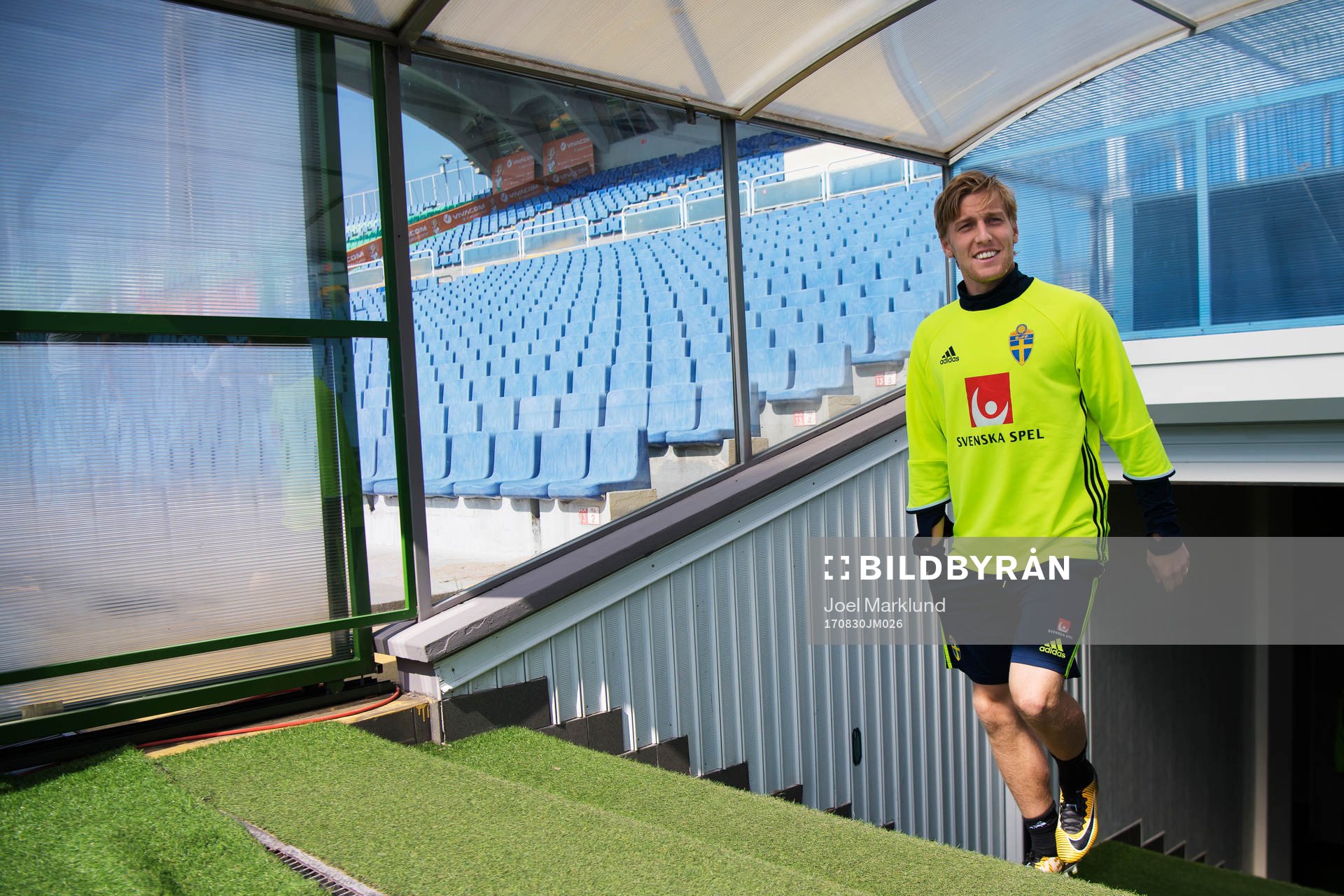 Emil Forsberg på väg ut till Sveriges fotbollslandslags
