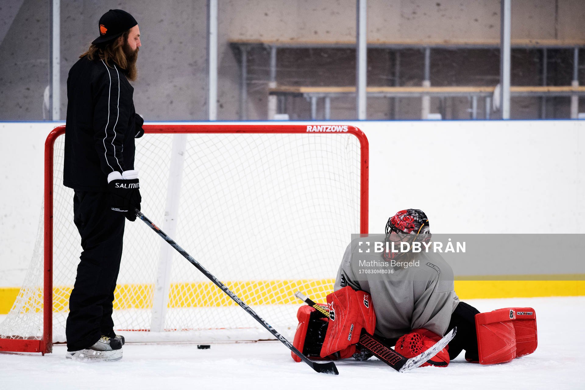 Målvaktstränare Kristoffer Larsson och målvakt Jule
