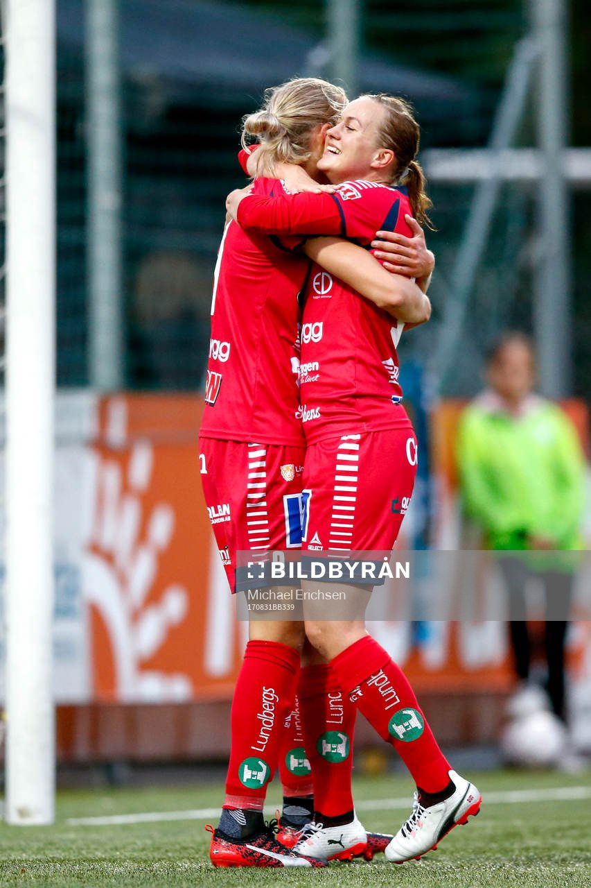 Linköpings Lina Hurtig och Kristine Minde jublar