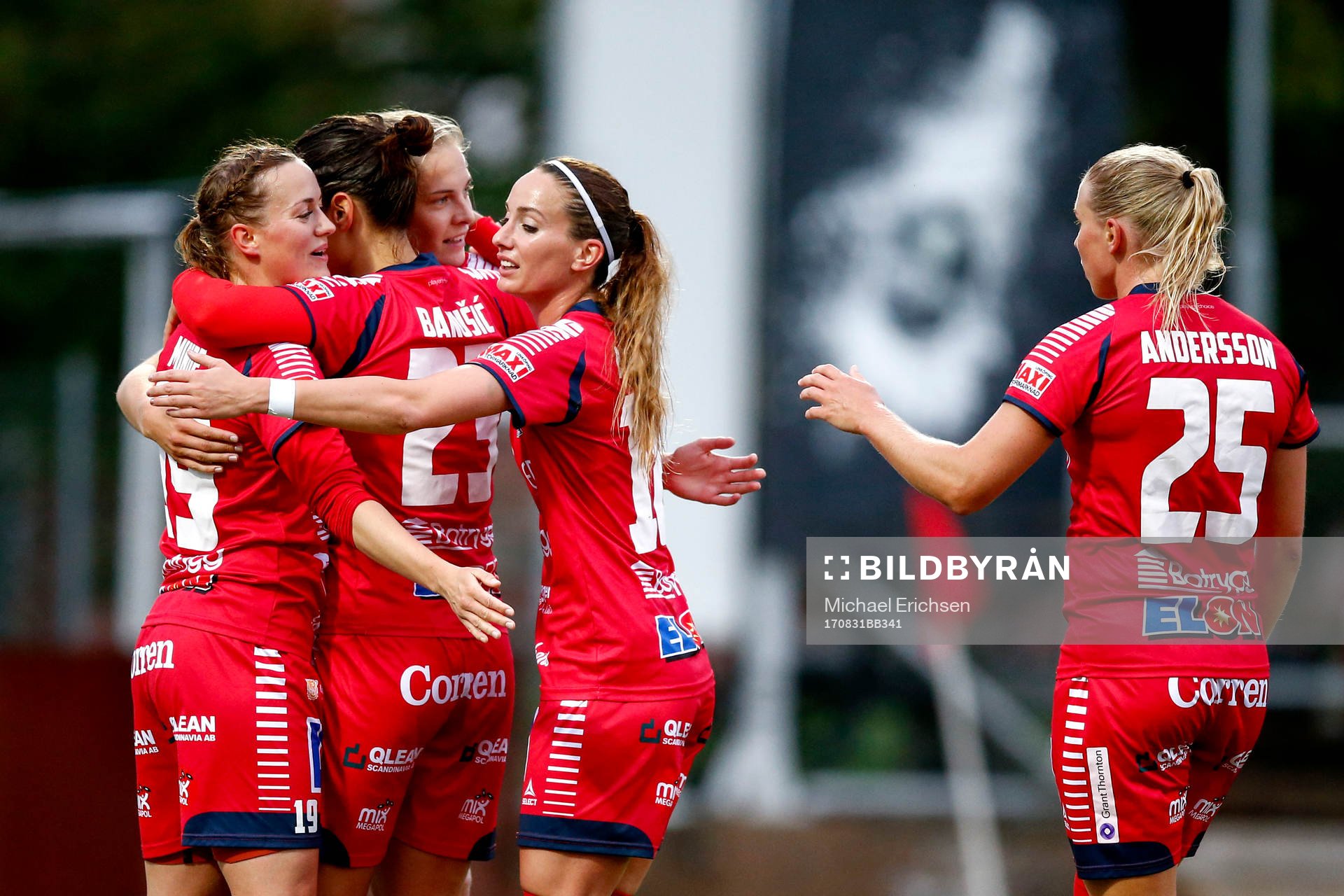 Linköpings Kristine Minde jublar med lagkamrater