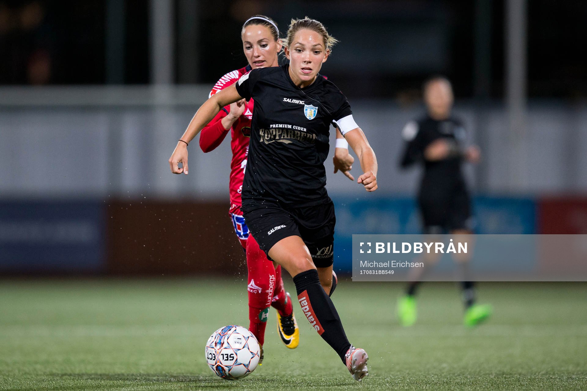 Linköpings Kosovare Asllani och Göteborgs Elin Rubensson