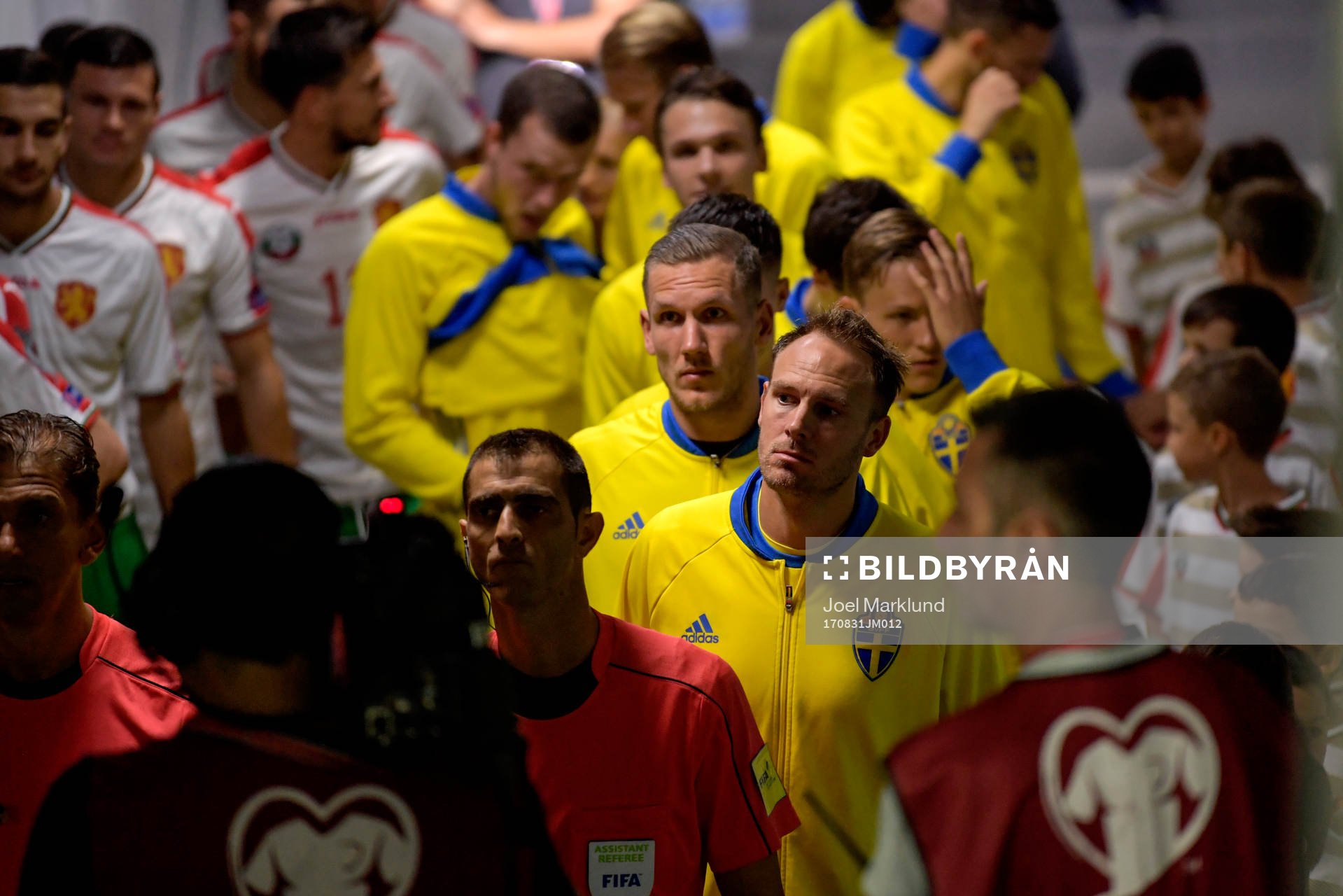 Sveriges Andreas Granqvist leder ut laget