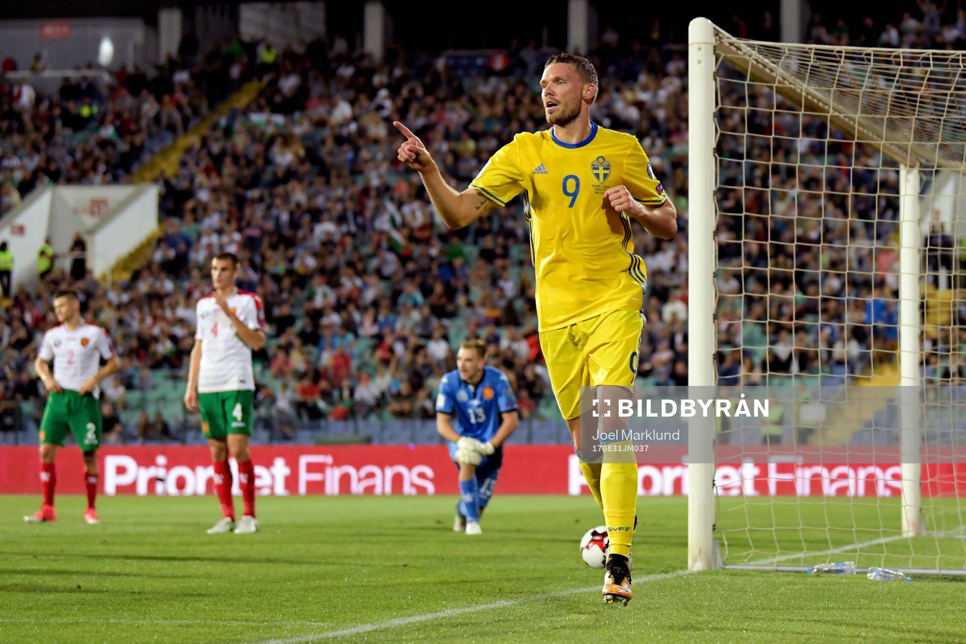 Sveriges Marcus Berg jublar efter 2-2 under VM-kvalmatchen i fotboll mellan Bulgarien och Sverige den 31 augusti 2017 i Sofia.