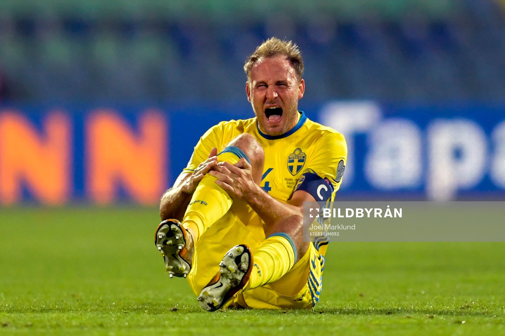 Sveriges Andreas Granqvist grinar illa