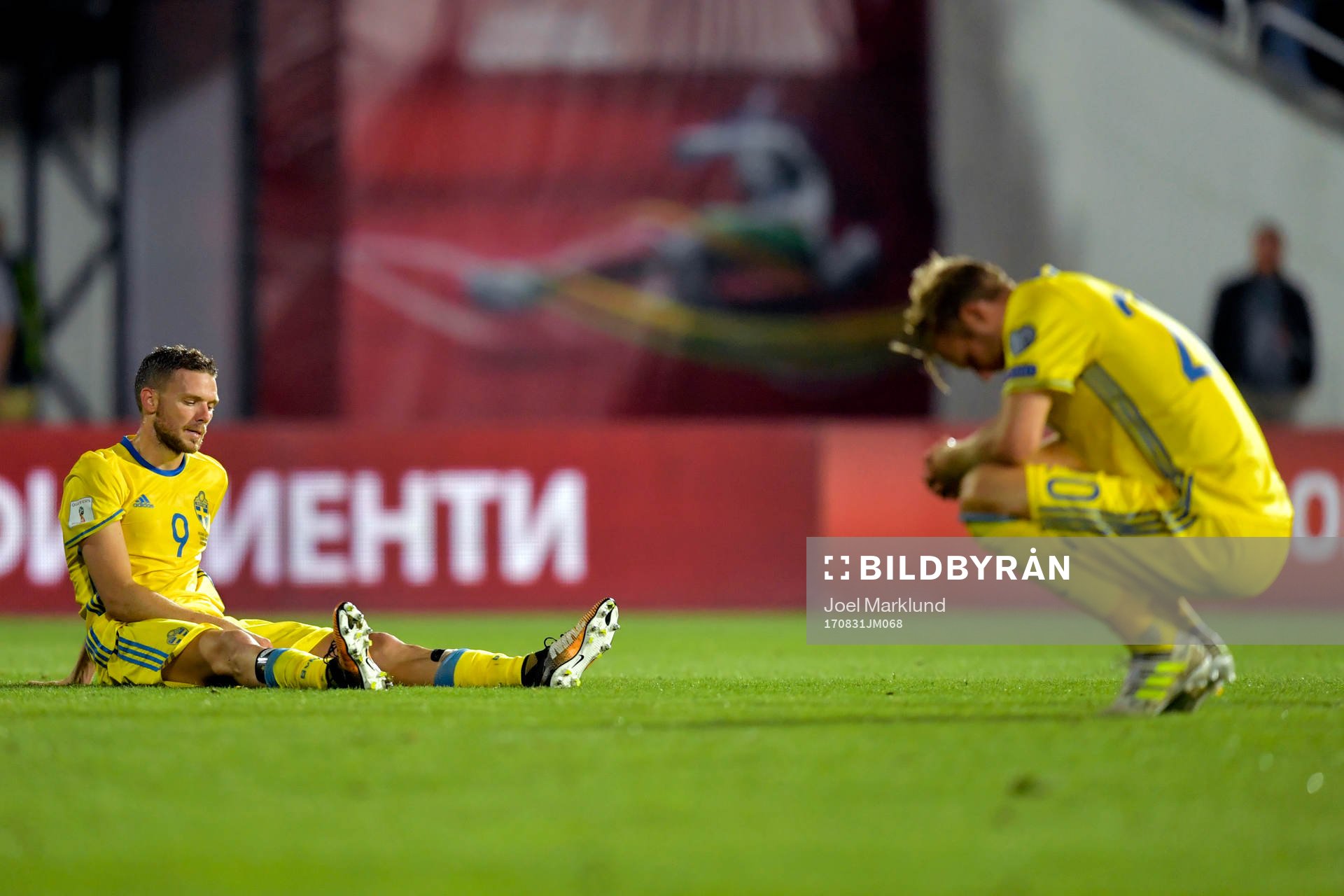 Sveriges Marcus Berg och Ola Toivonen deppar