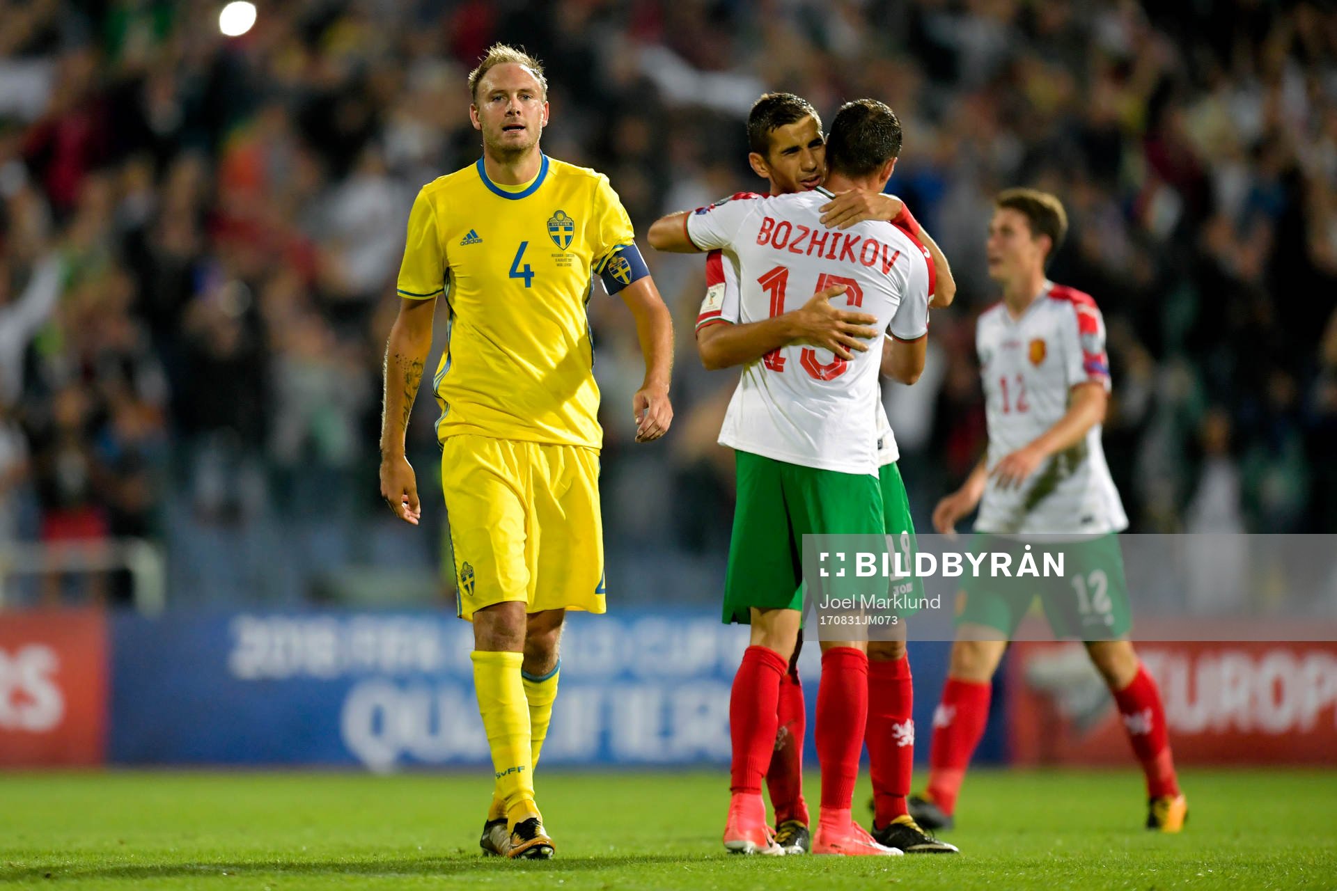 Sveriges Andreas Granqvist deppar och Bulgariens Vasil