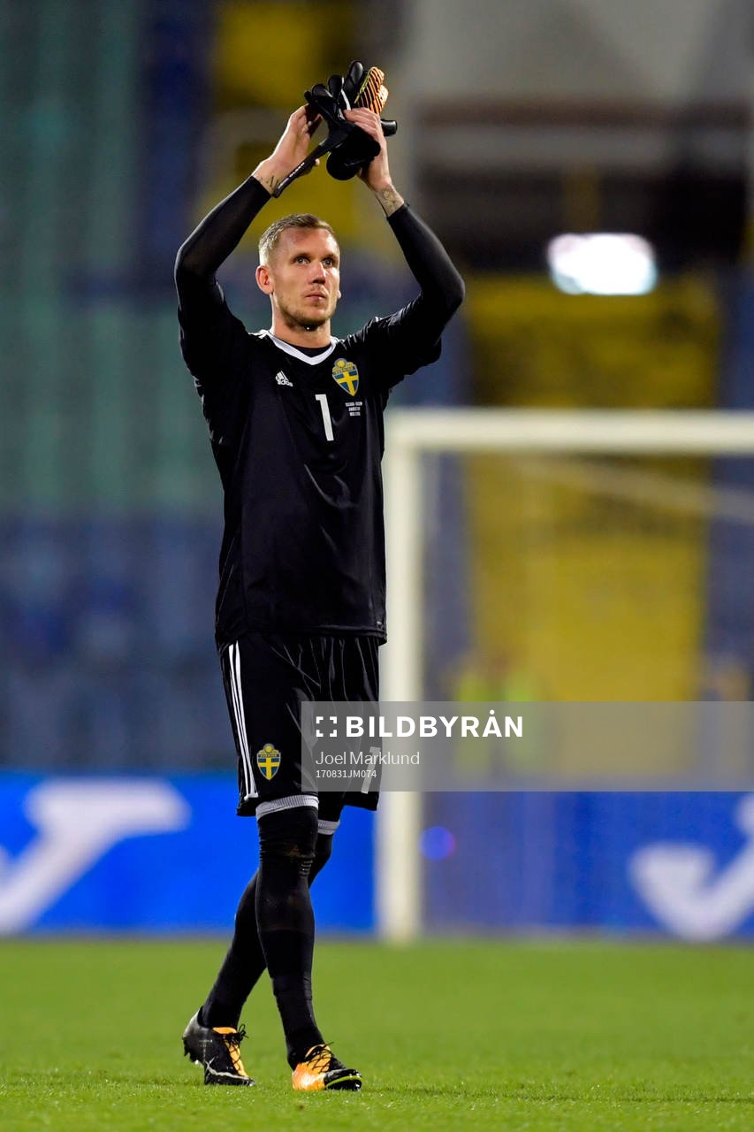 Sveriges målvakt Robin Olsen deppar