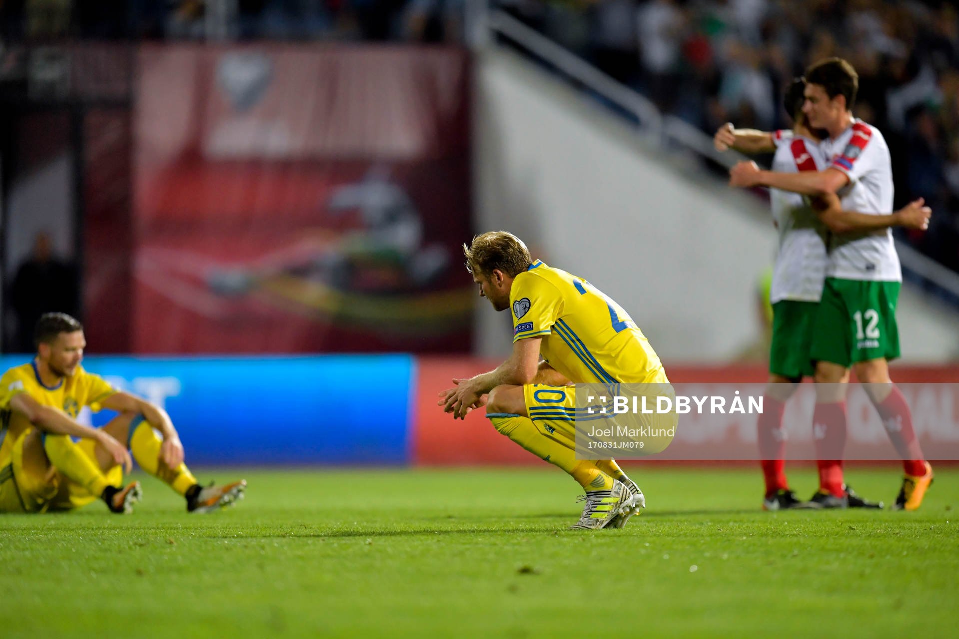 Sveriges Marcus Berg och Ola Toivonen deppar och Bulgariens