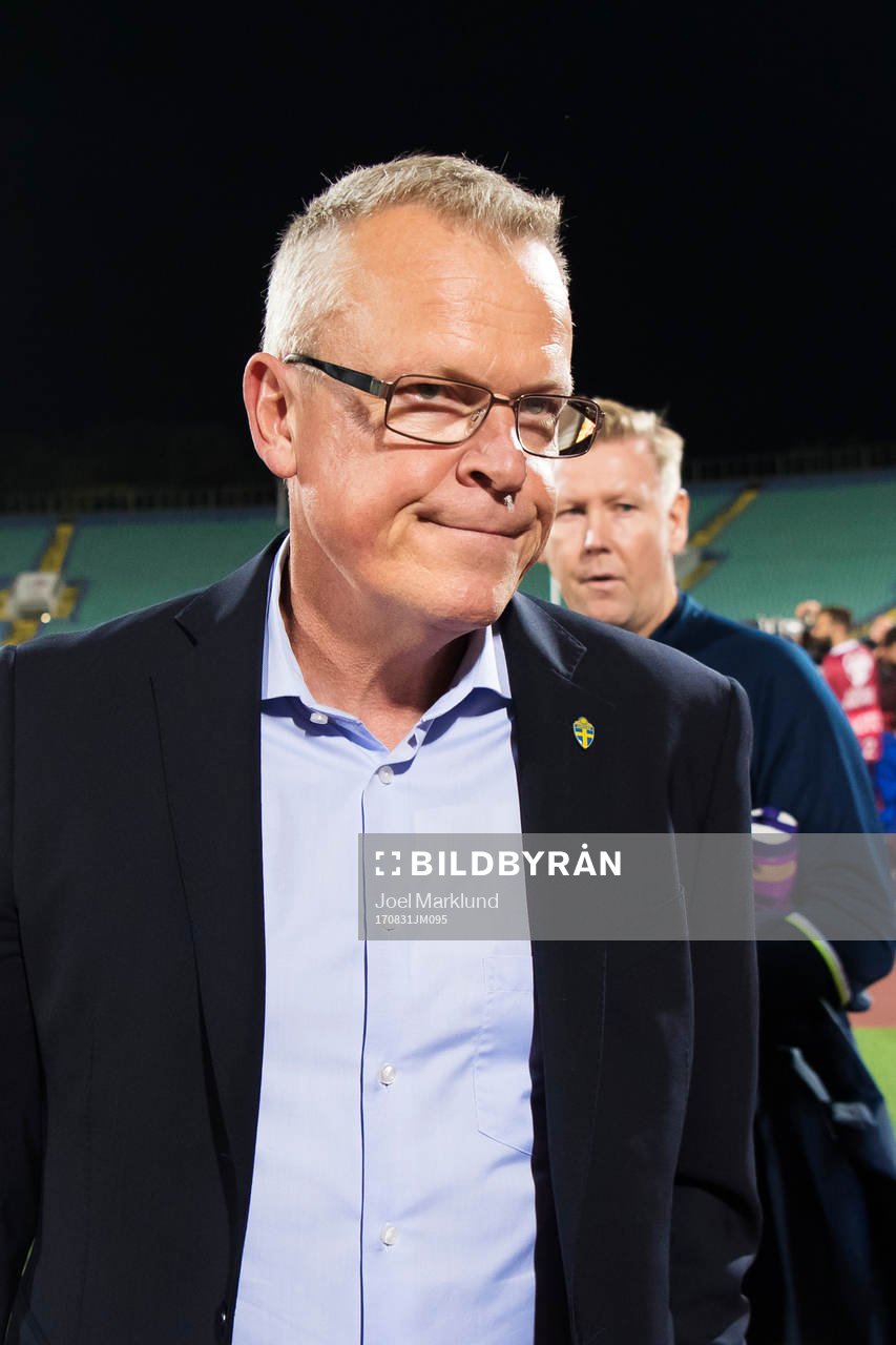 Sveriges förbundskapten Janne Andersson på väg in till