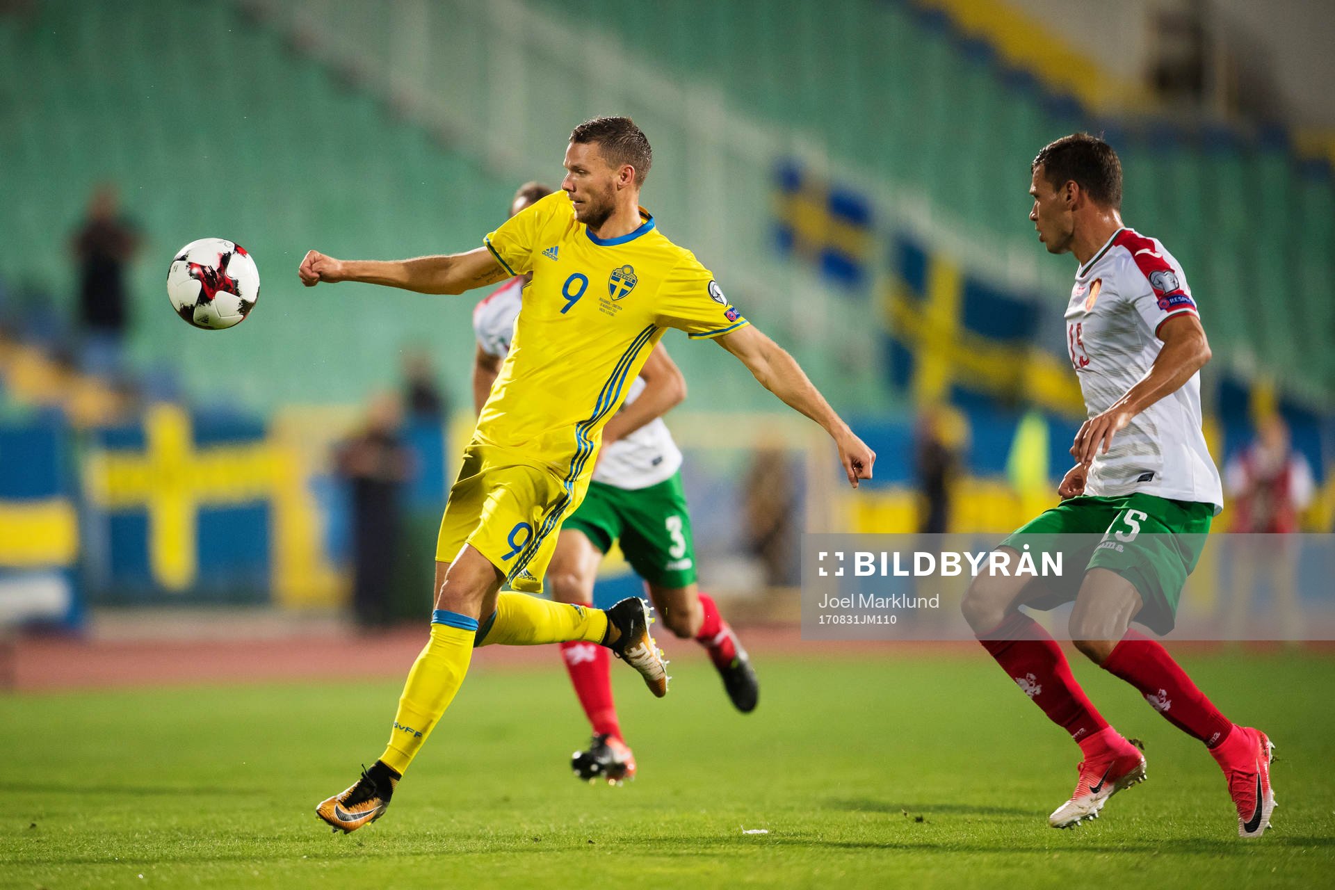 Sveriges Marcus Berg och Bulgariens Vasil Bozhikov