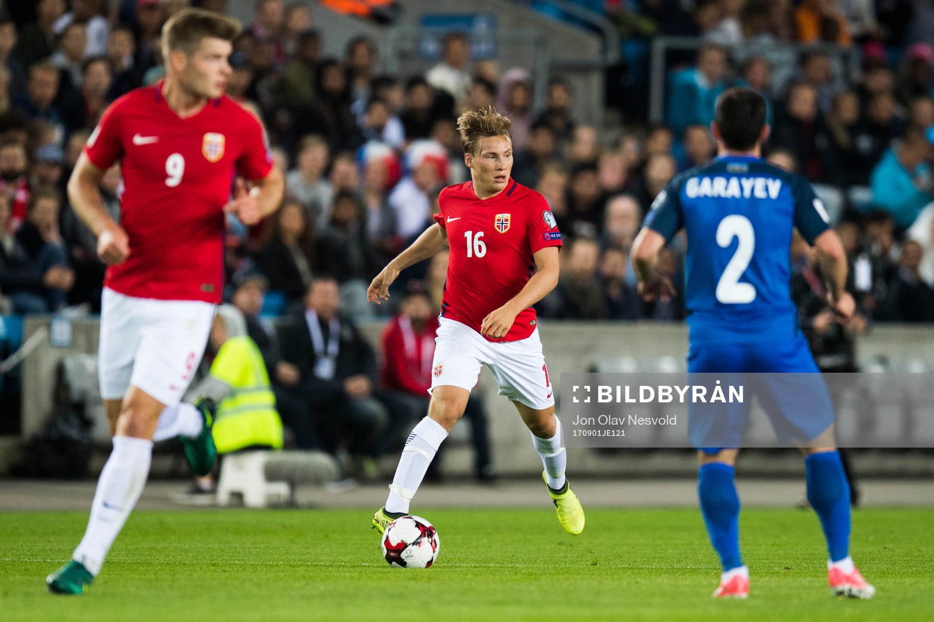 Alexander Sørloth and Jonas Svensson of Norway