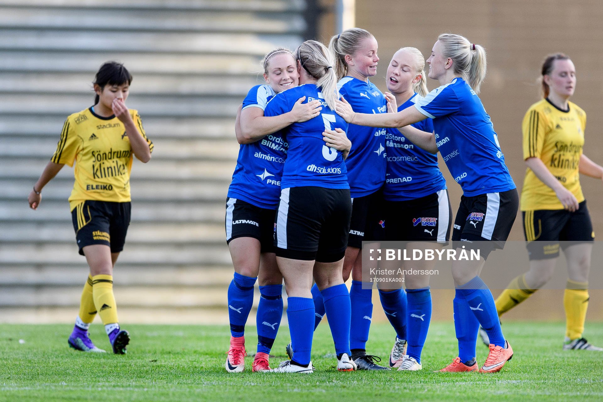 Halmstads spelare jublar efter 4-1 under fotbollsmatchen i div 3 mellan Halmstad och Astrio den 1 september 2017 i Halmstad.