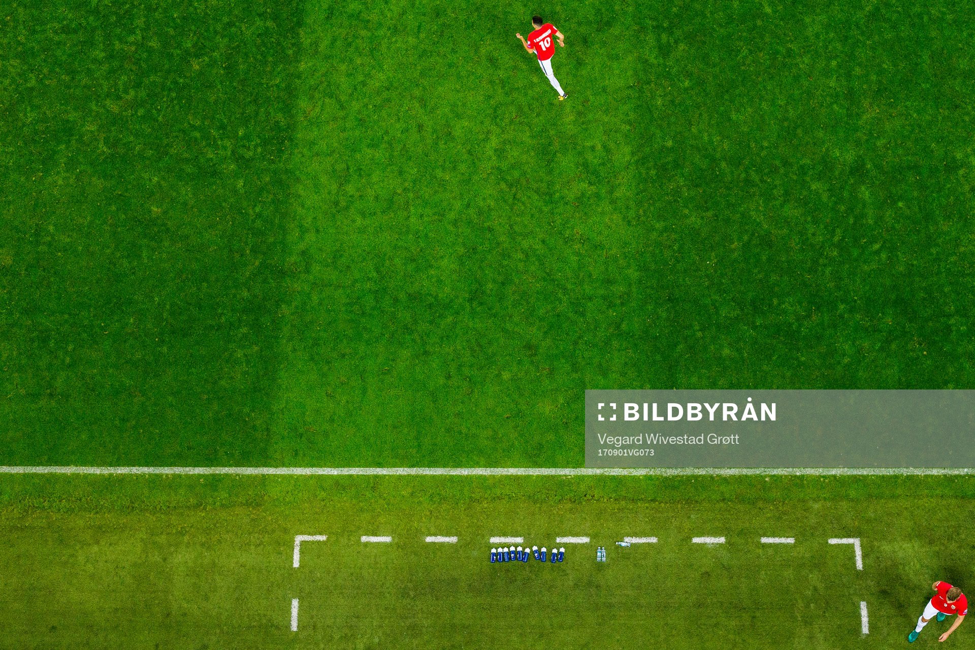 Tarik Elyounoussi of Norway comes