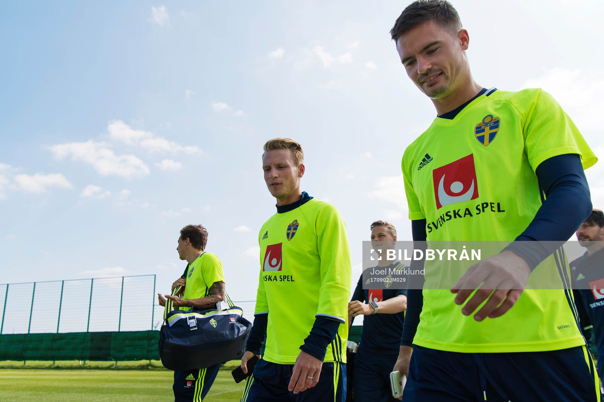 Oscar Hiljemark och Mikael Lustig på väg till Sveriges