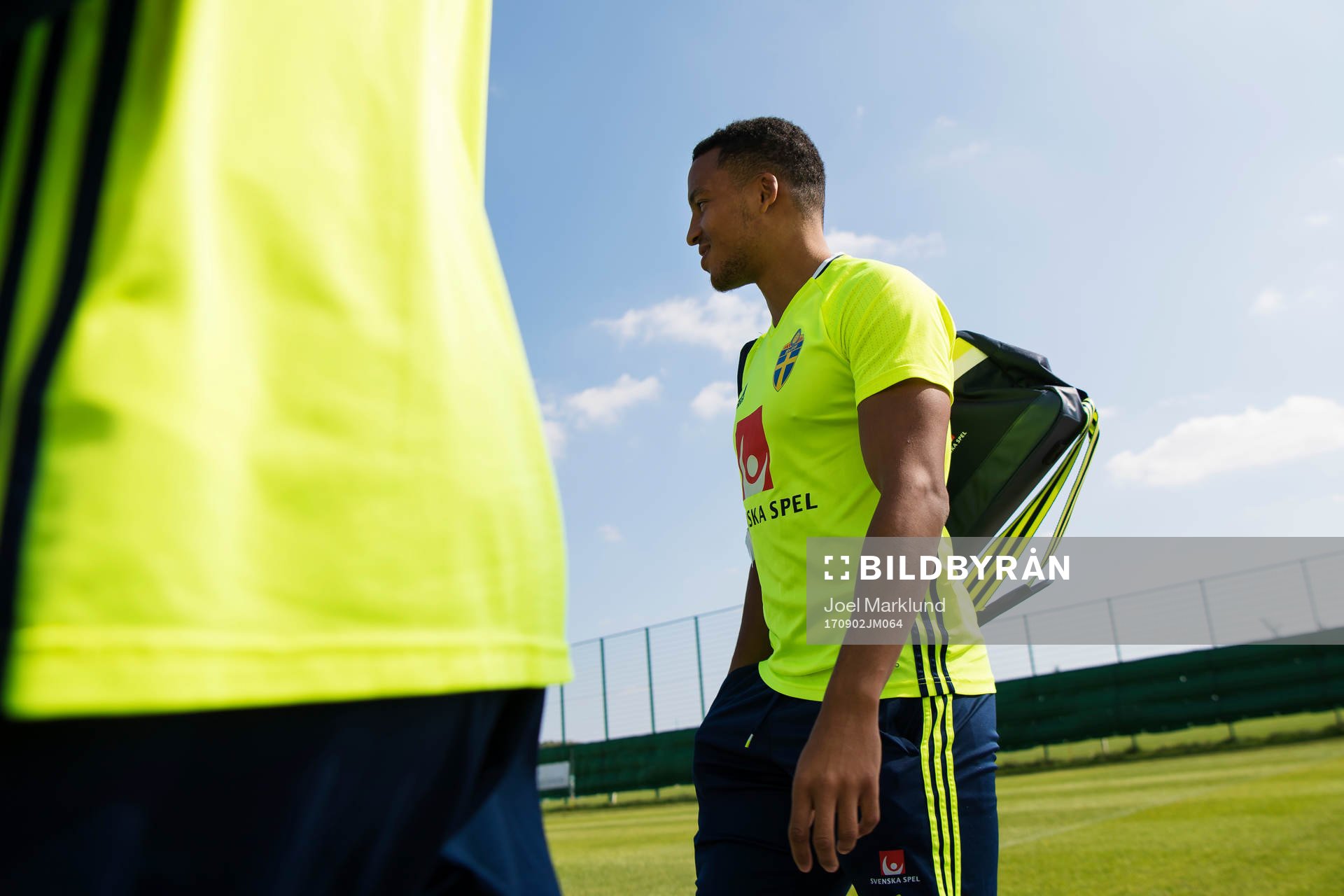 Martin Olsson på väg till Sveriges fotbollslandslags