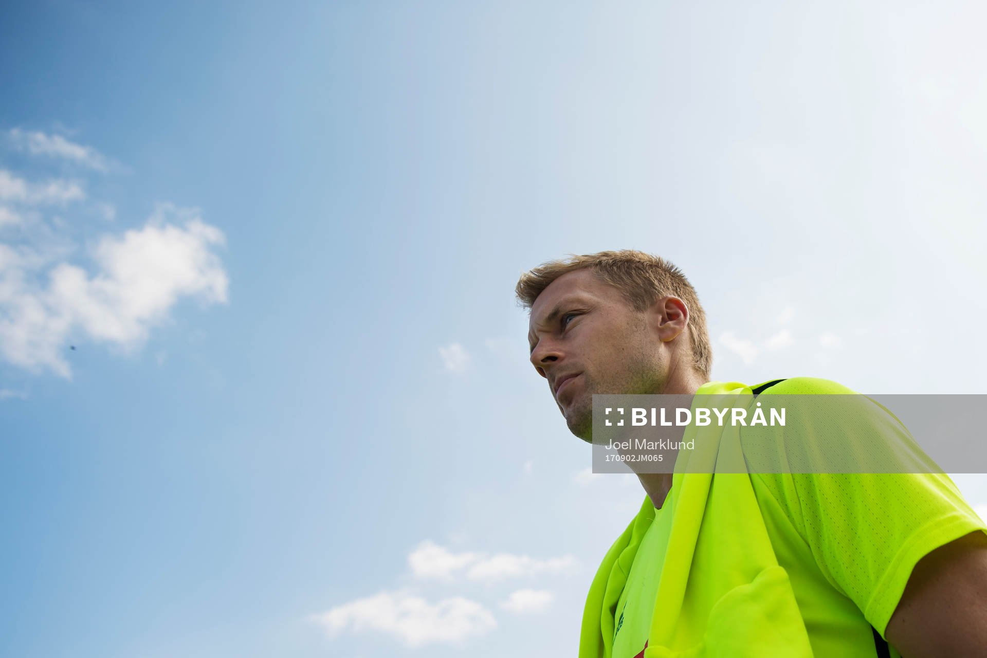 Sebastian Larsson på väg till Sveriges fotbollslandslags