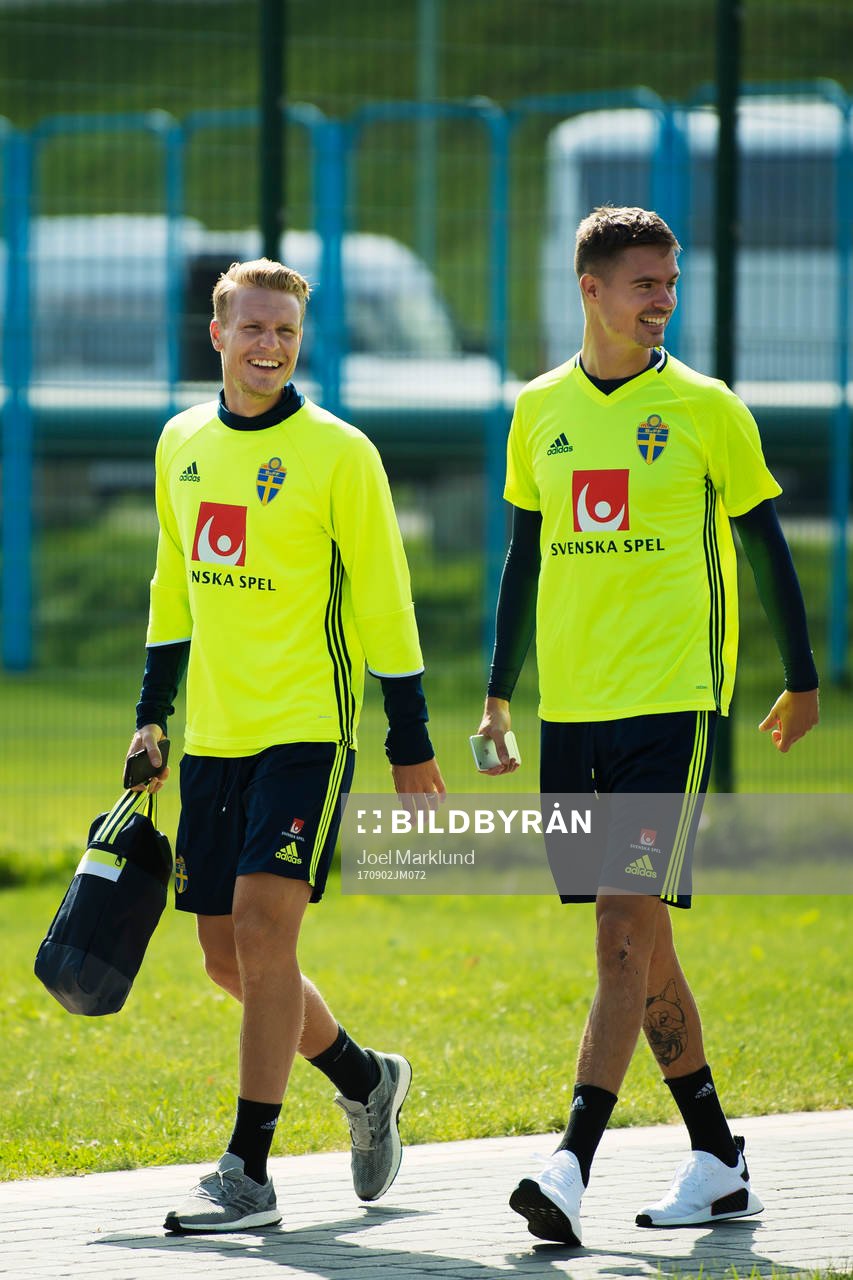 Oscar Hiljemark och Mikael Lustig på väg till Sveriges