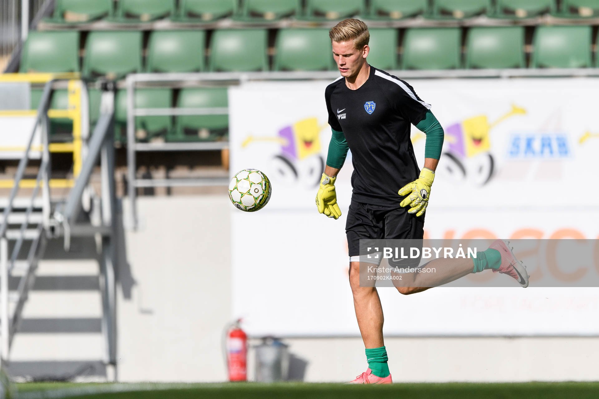 Falkenbergs målvakt Johan Brattberg före fotbollsmatchen