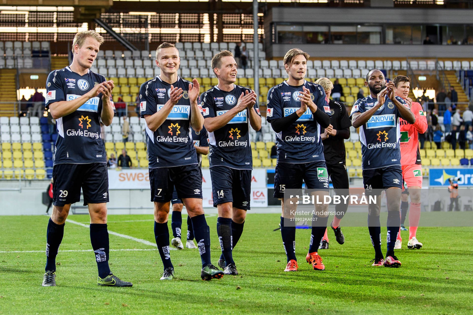 Gefles spelare jublar