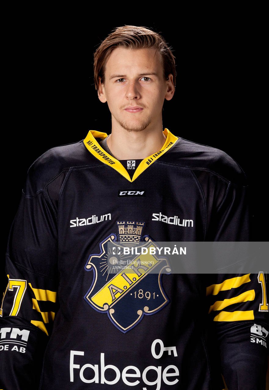 AIK:s Simon Fernholm poserar för ett porträtt den 1 september 2017 i Stockholm.