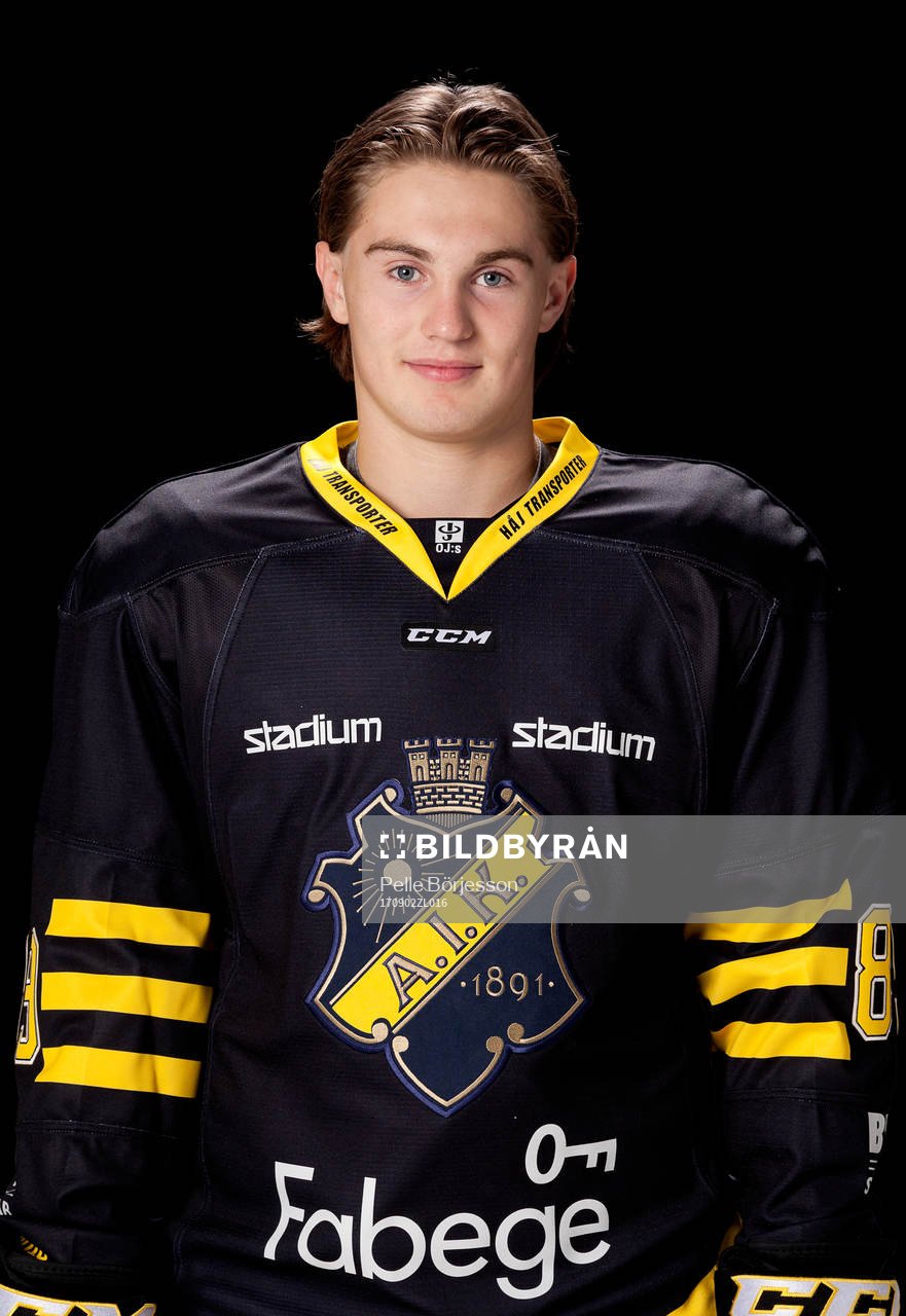 AIK:s Nils Höglander poserar för ett porträtt den 1 september 2017 i Stockholm.