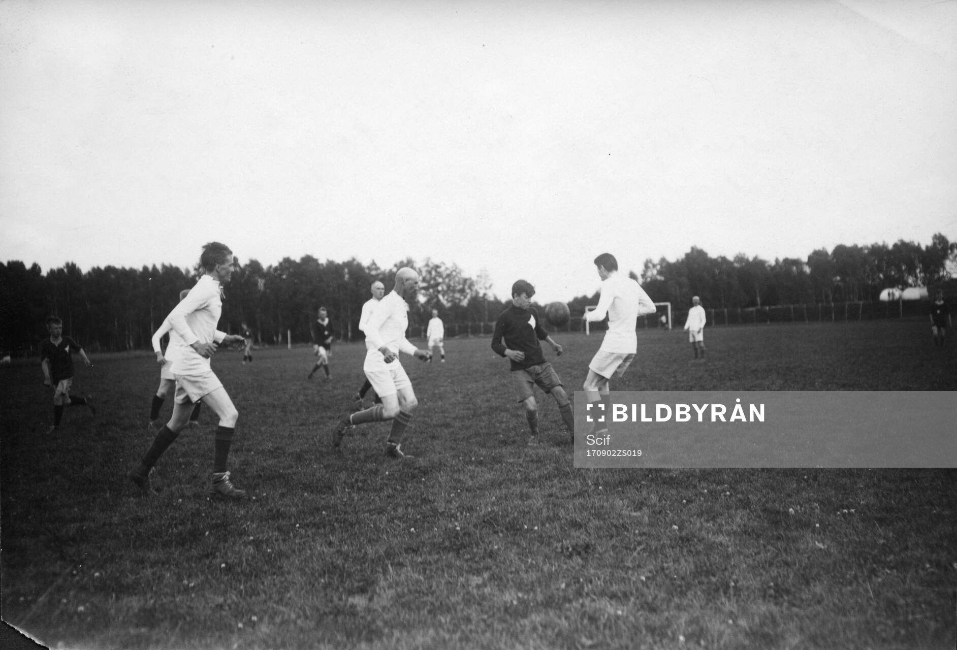 Fotboll, Fotbolltäflan mellan senior + juniorlag på