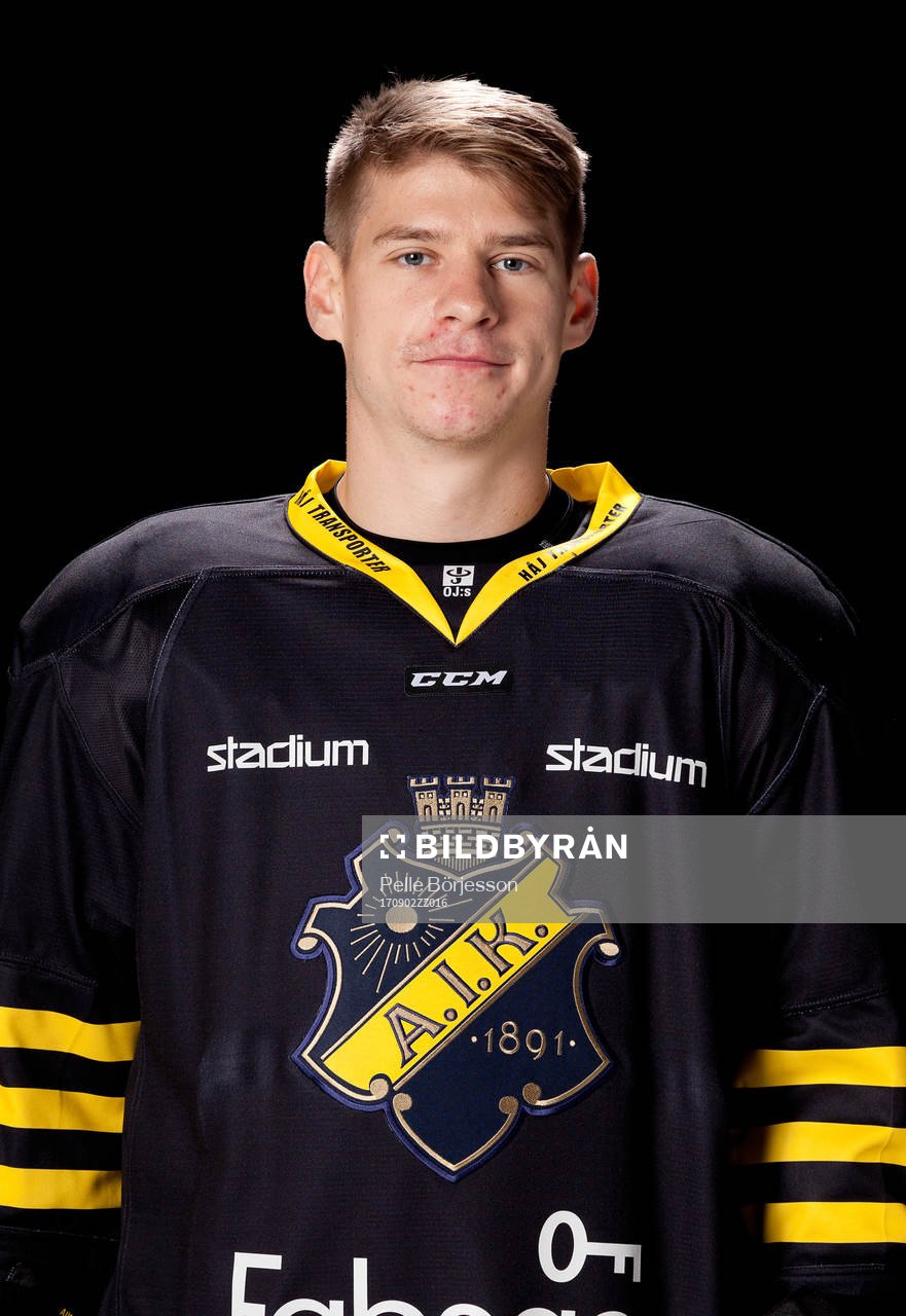 AIK:s Anton Holm poserar för ett porträtt den 1 september 2017 i Stockholm.