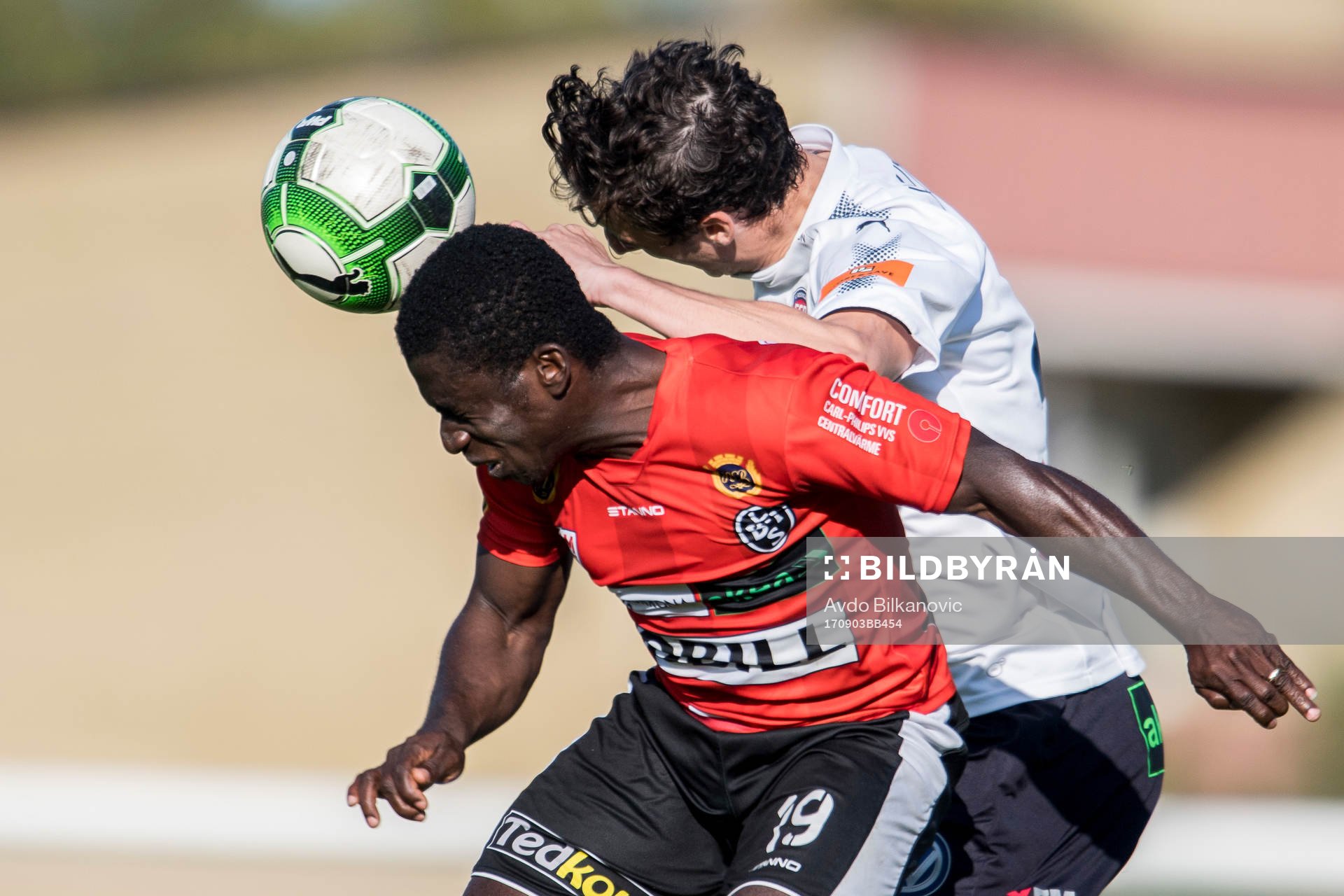 Landskronas Thierry Zahiu i nickduell under fotbollsmatchen i Division 1 Södra mellan Rosengård och Landskrona den 3 september 2017 i Malmö.