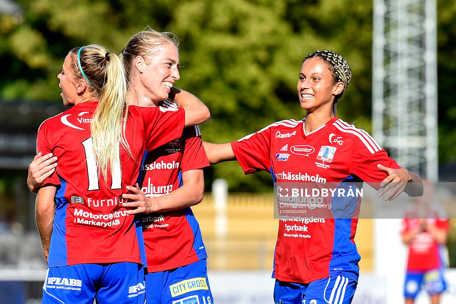 Vittsjös Linda Sällström jublar med lagkamrater
