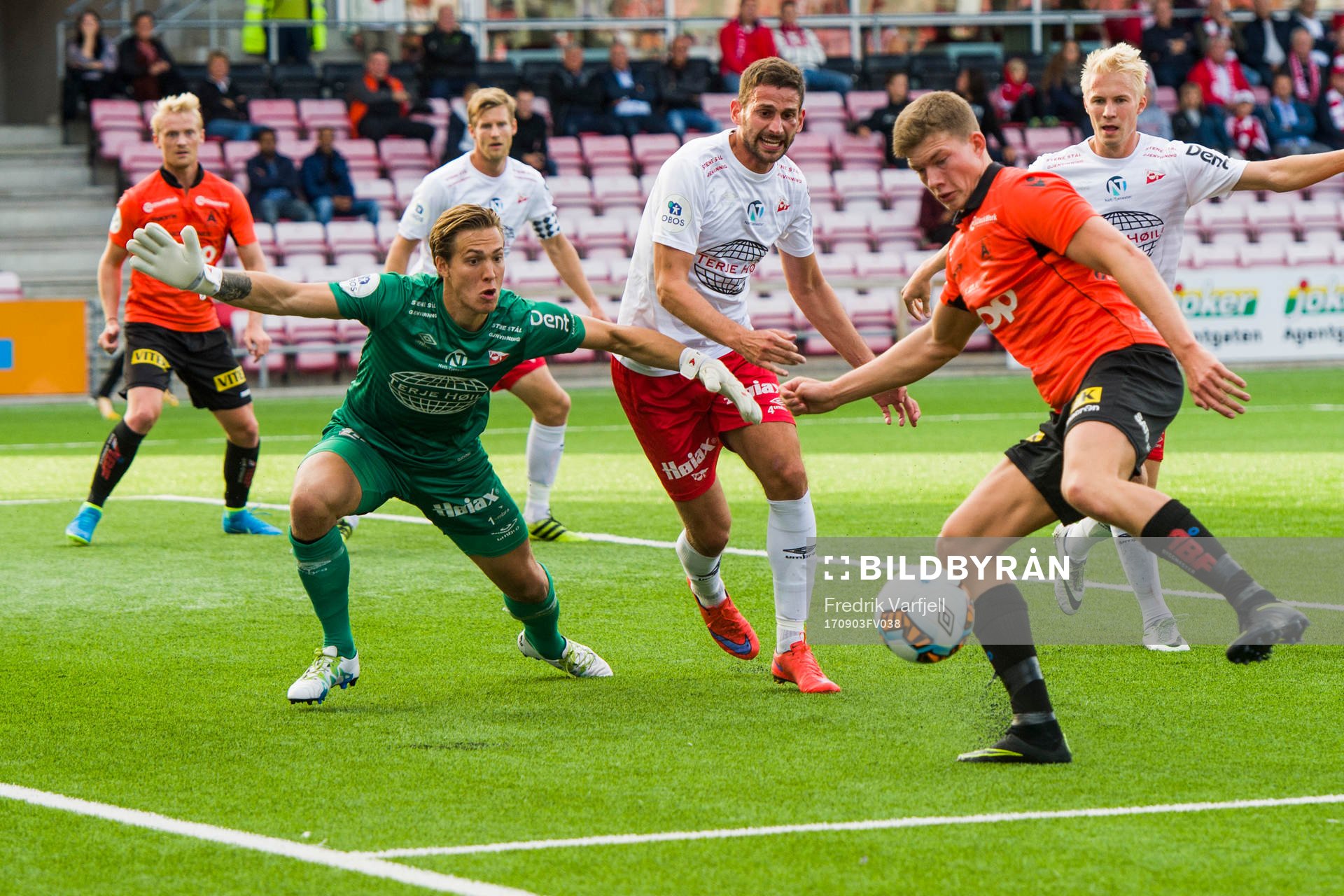 Goalkeeper Håvar Grøntvedt Jensen, Mislav Leko of