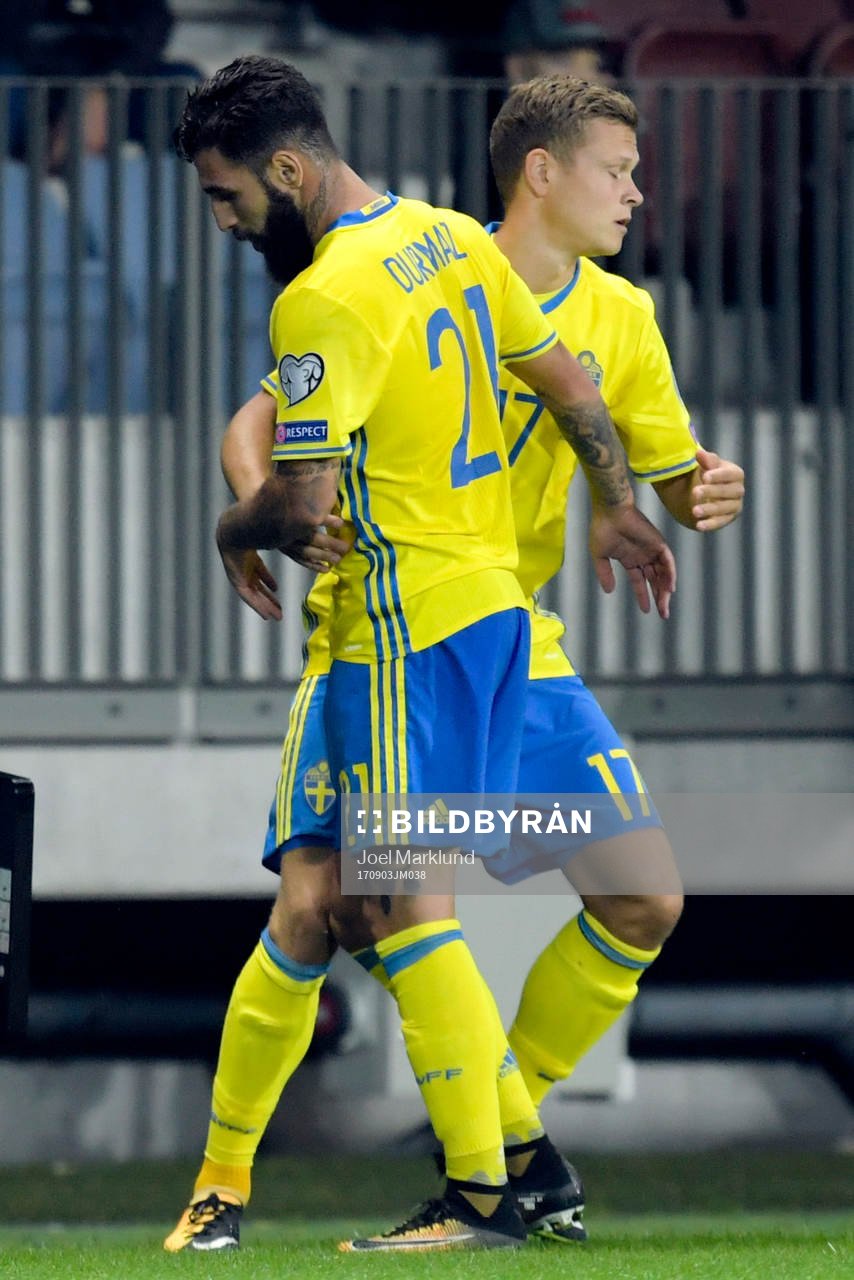 Sveriges Jimmy Durmaz byts ut och in kommer Sveriges Viktor