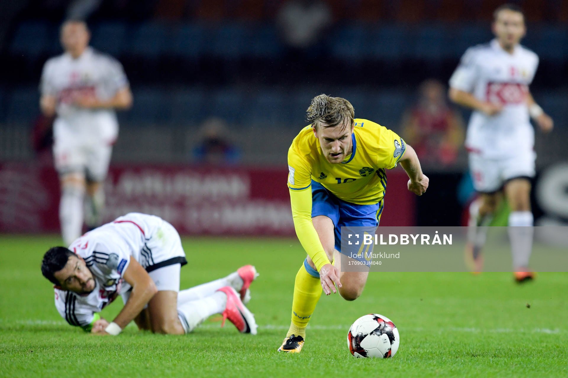 Belarus Yegor Filipenko ser Sveriges Emil Forsberg  springa