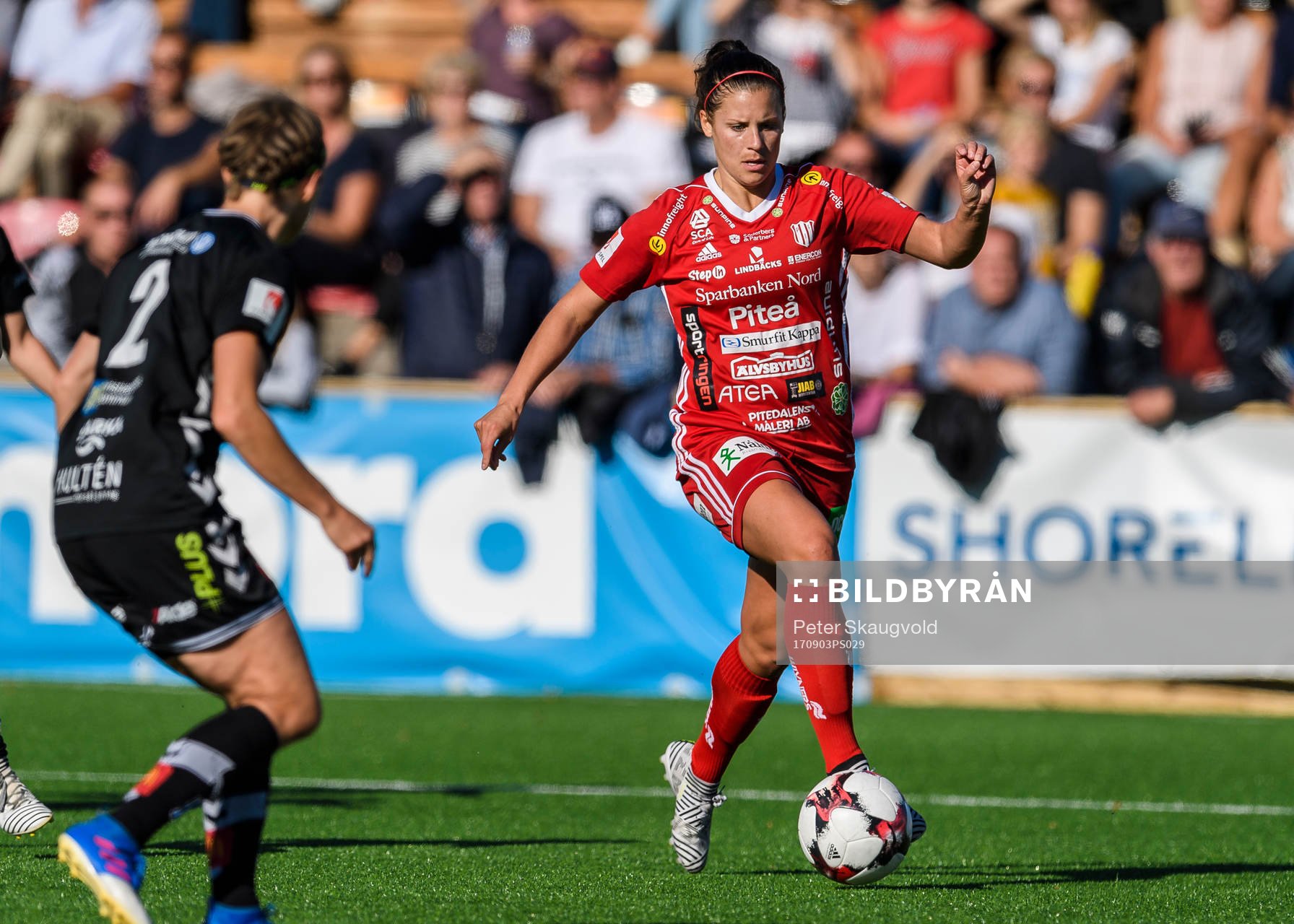Piteås Hanna Pettersson med bollen
