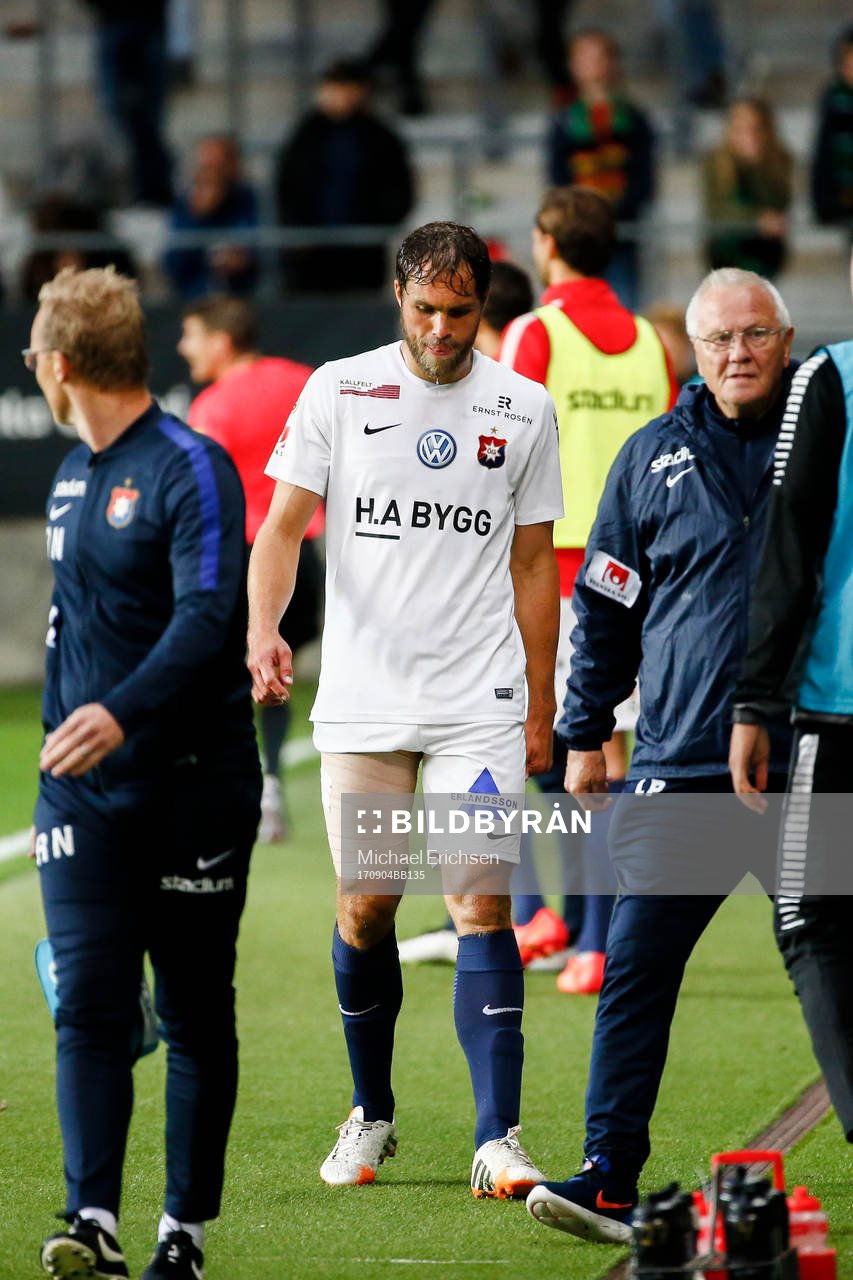 Örgrytes Johan Elmander tvingas lämna planen