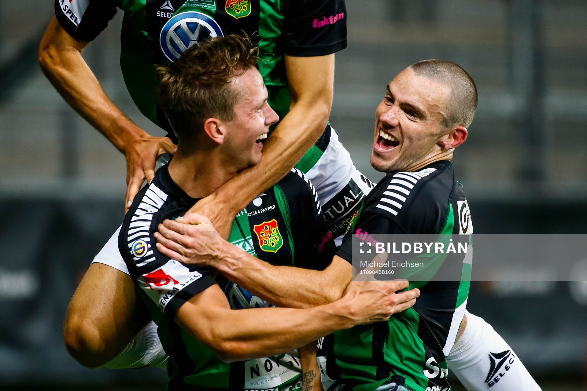 GAIS Simon Silverholt jublar med James Sinclair