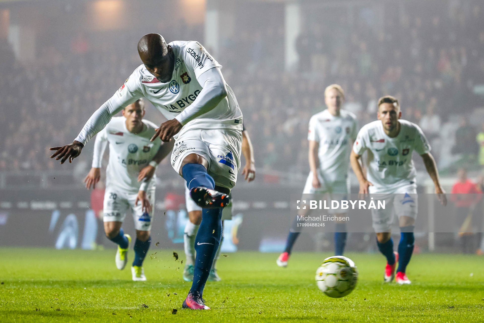 Örgrytes Hakeem Araba gör 1-1 på straff