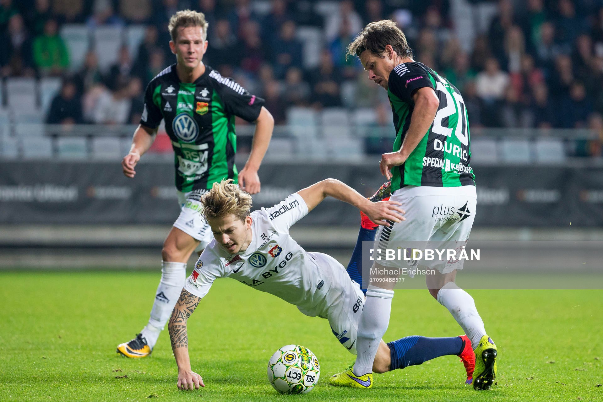 GAIS Dusan Djuric tacklar Örgrytes Andreas Östling