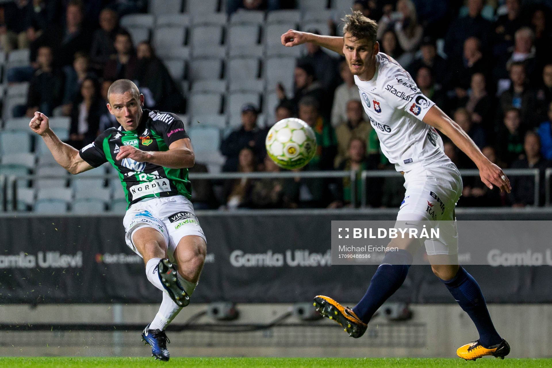 GAIS James Sinclair skjuter ett skott förbi Örgrytes