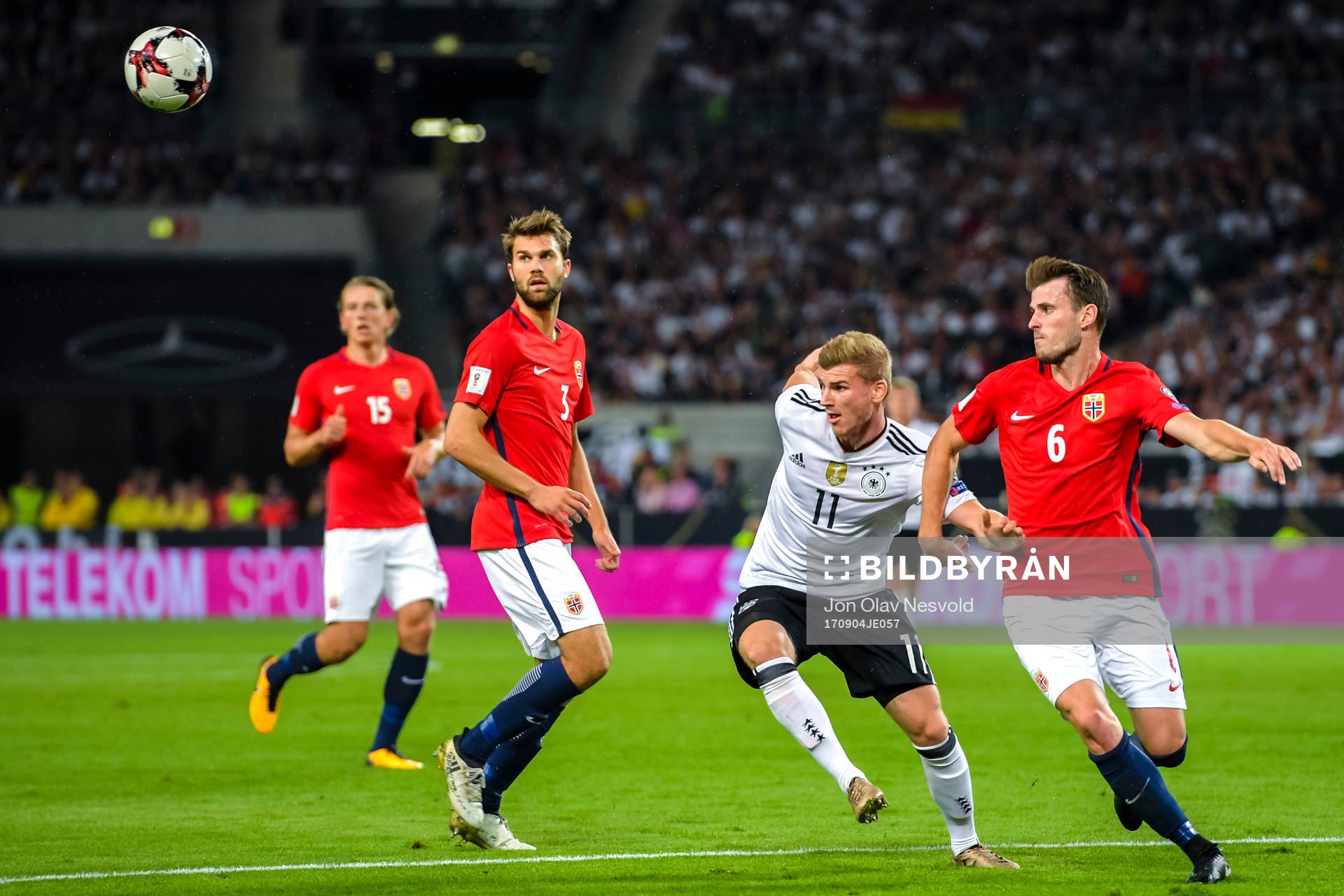 Jørgen Skjelvik and Håvard Nordtveit of Norway against