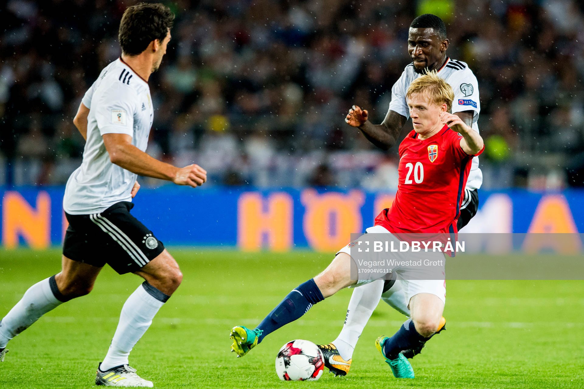 Mats Møller Dæhli of Norway and Antonio Rüdiger of