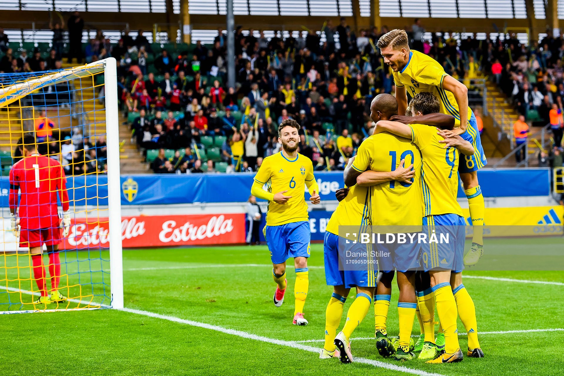 Sveriges spelare jublar