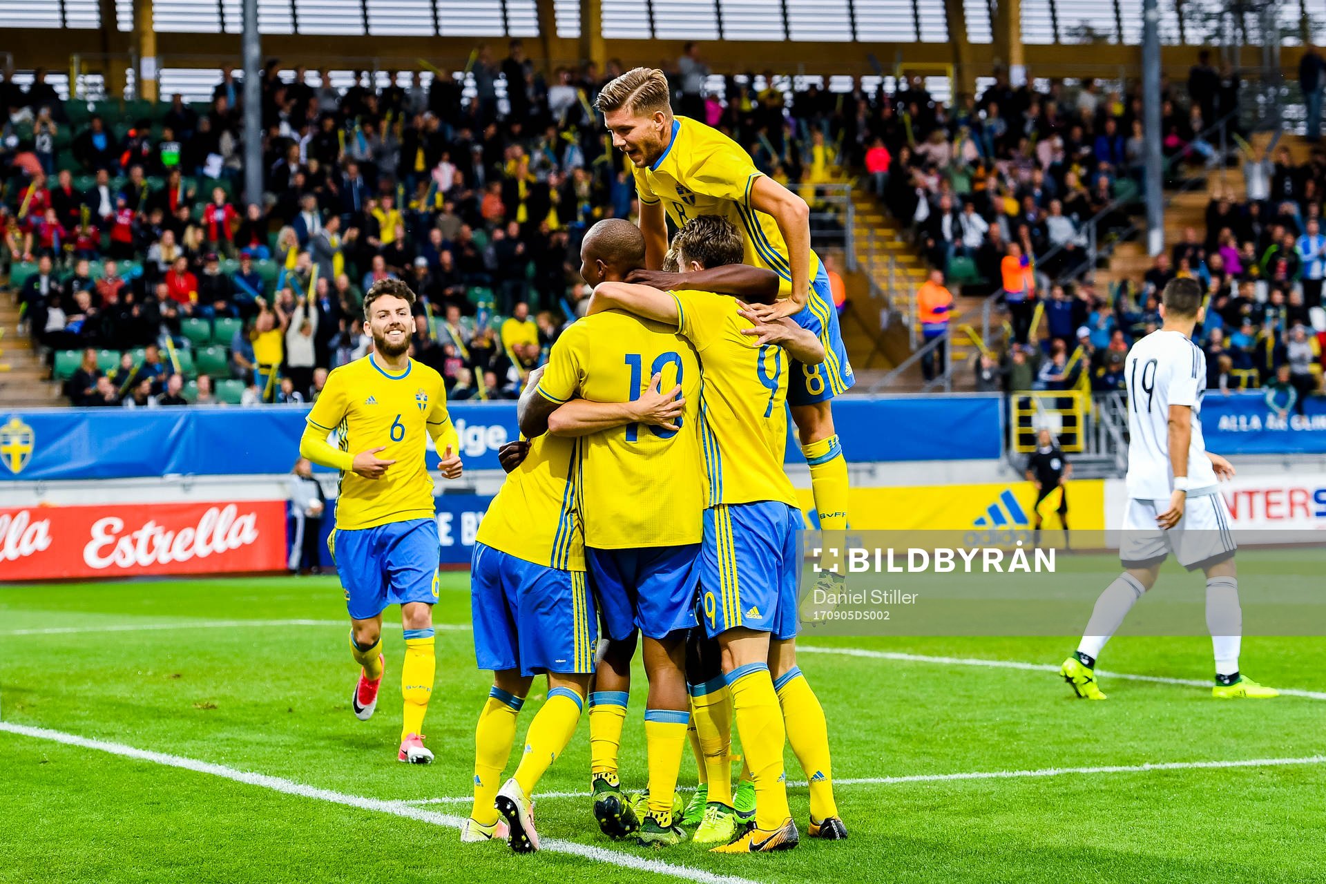 Sveriges spelare jublar