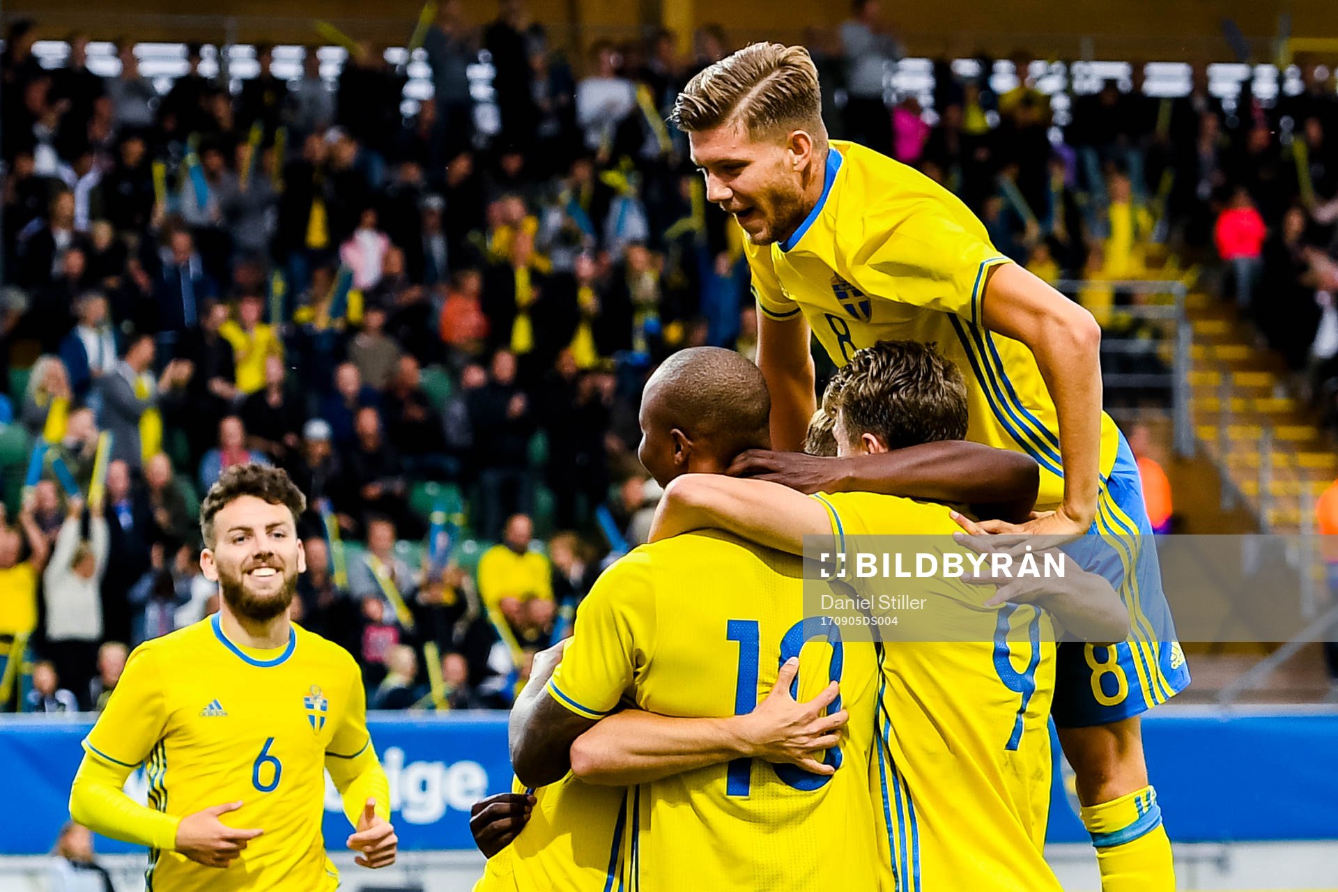Sveriges spelare jublar