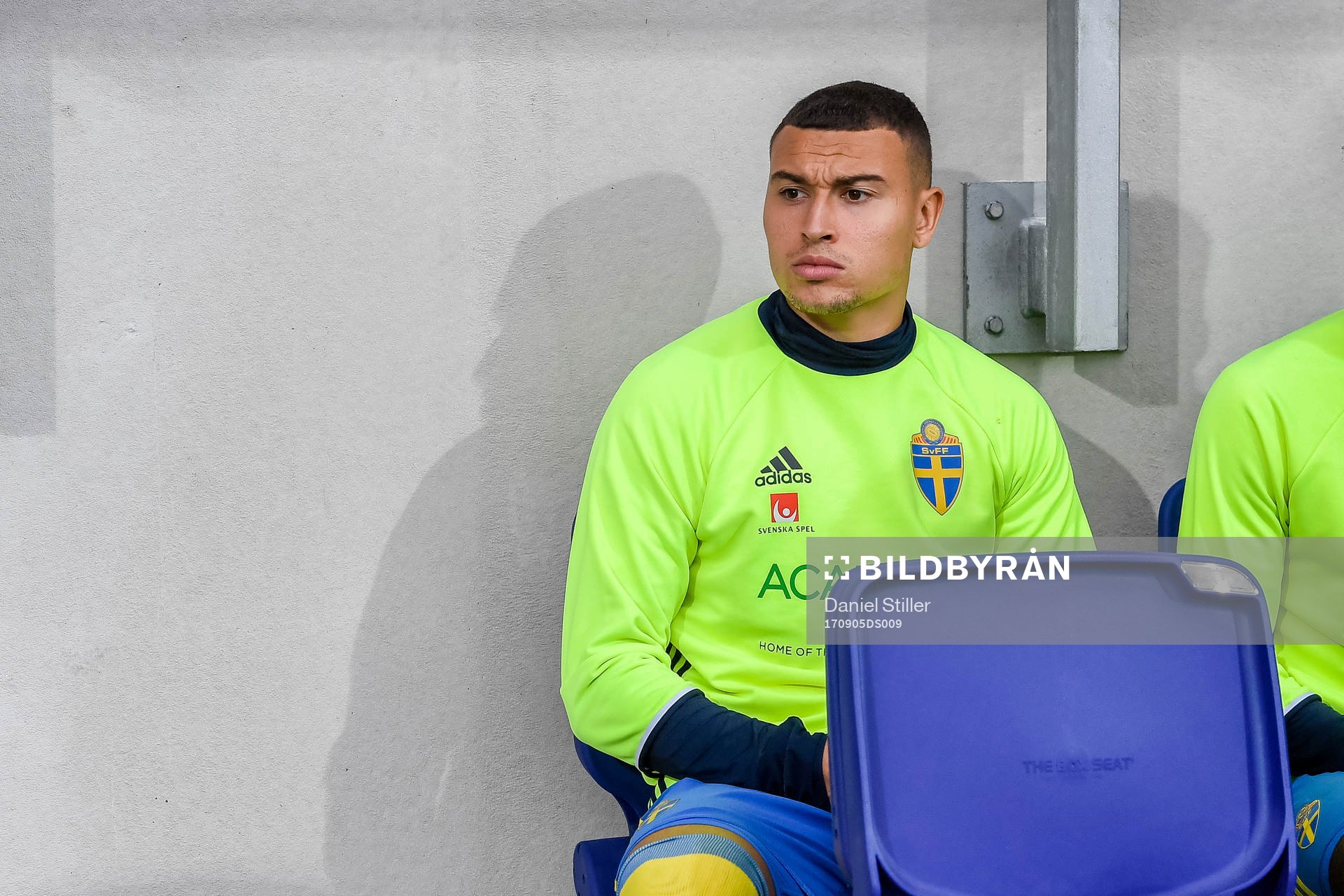 Sveriges Jordan Larsson på bänken