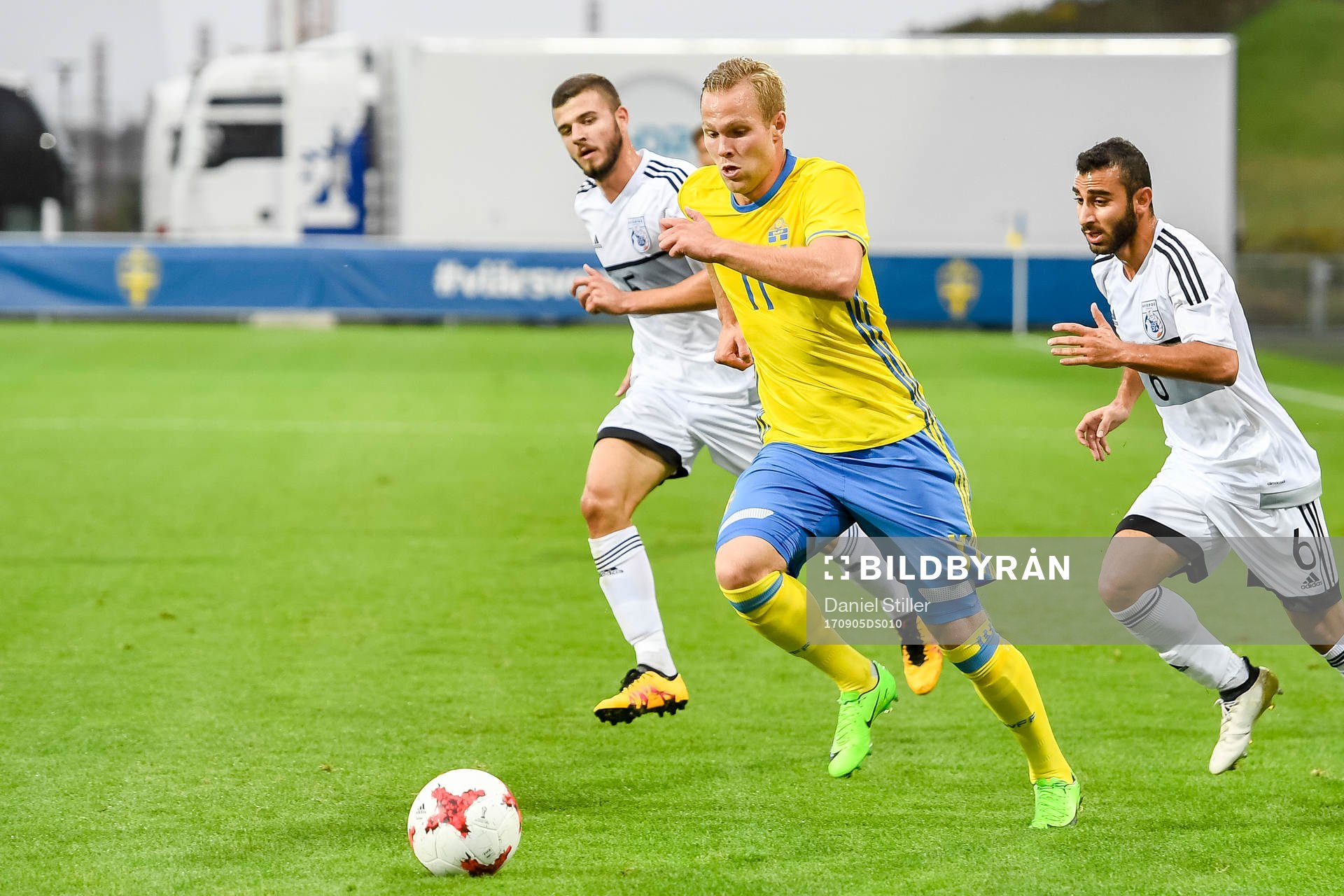 Sveriges Gustav Engvall jagas av Cyperns Marios Andreou och