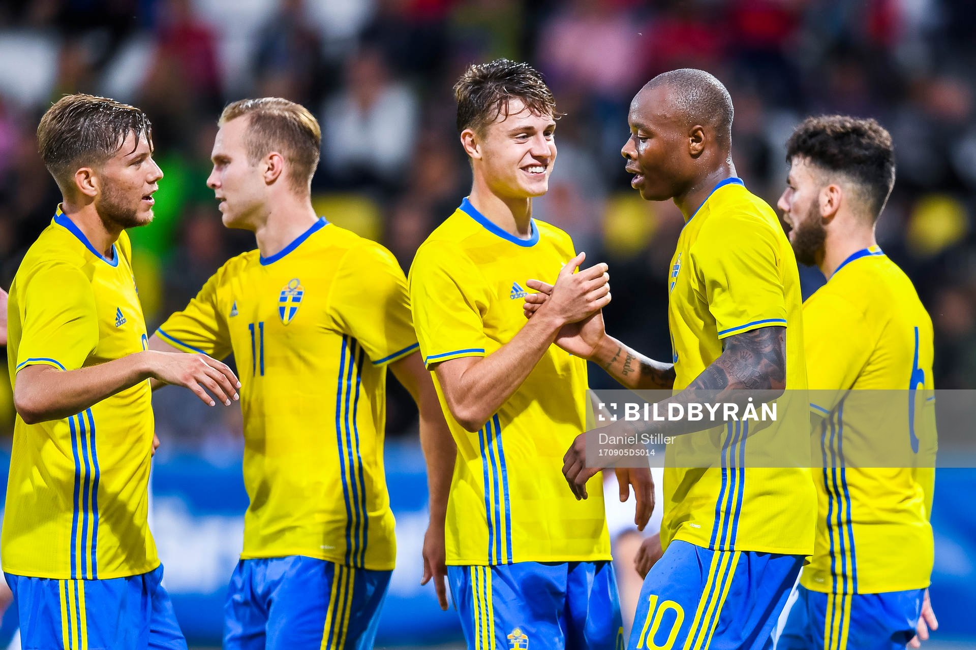 Sveriges Mattias Svanberg och Carlos Strandberg jublar