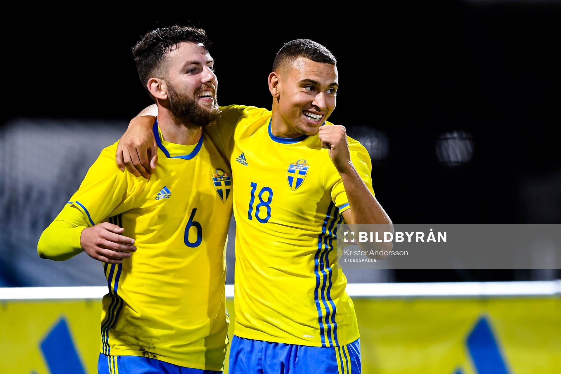 Sveriges Erdal Rakip jublar med Jordan Larsson