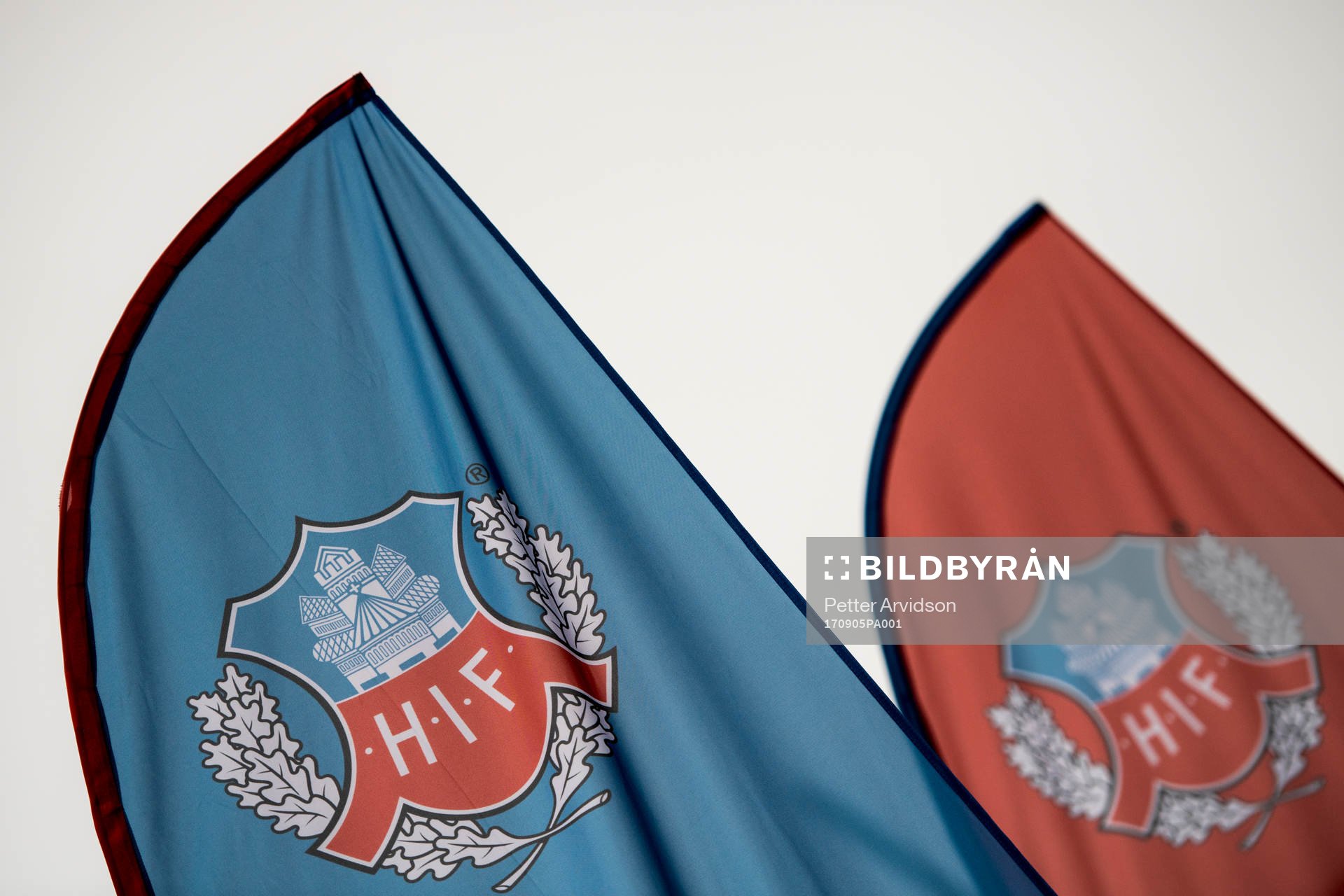 HIF-vimplar utanför arenan